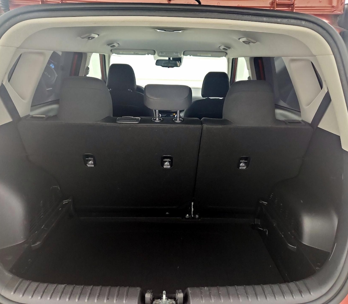 Trunk/Cargo (Seats Up)