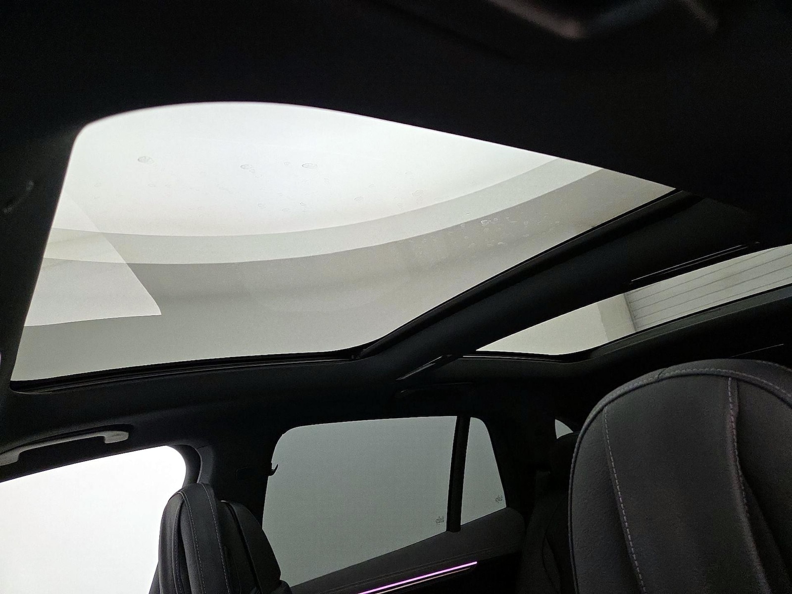 Panoramic Sunroof & Skylight(s)