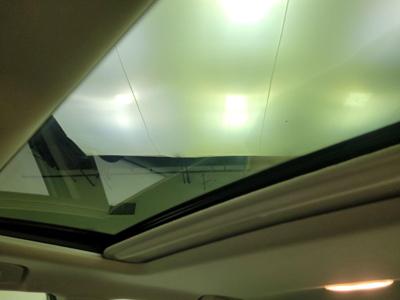 Sunroof(s) & Overhead Airbags