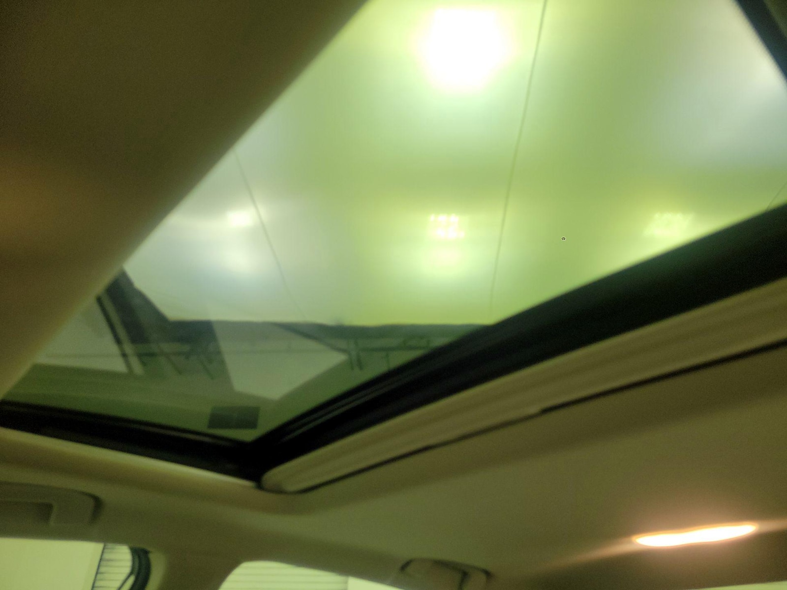 Sunroof(s) & Overhead Airbags