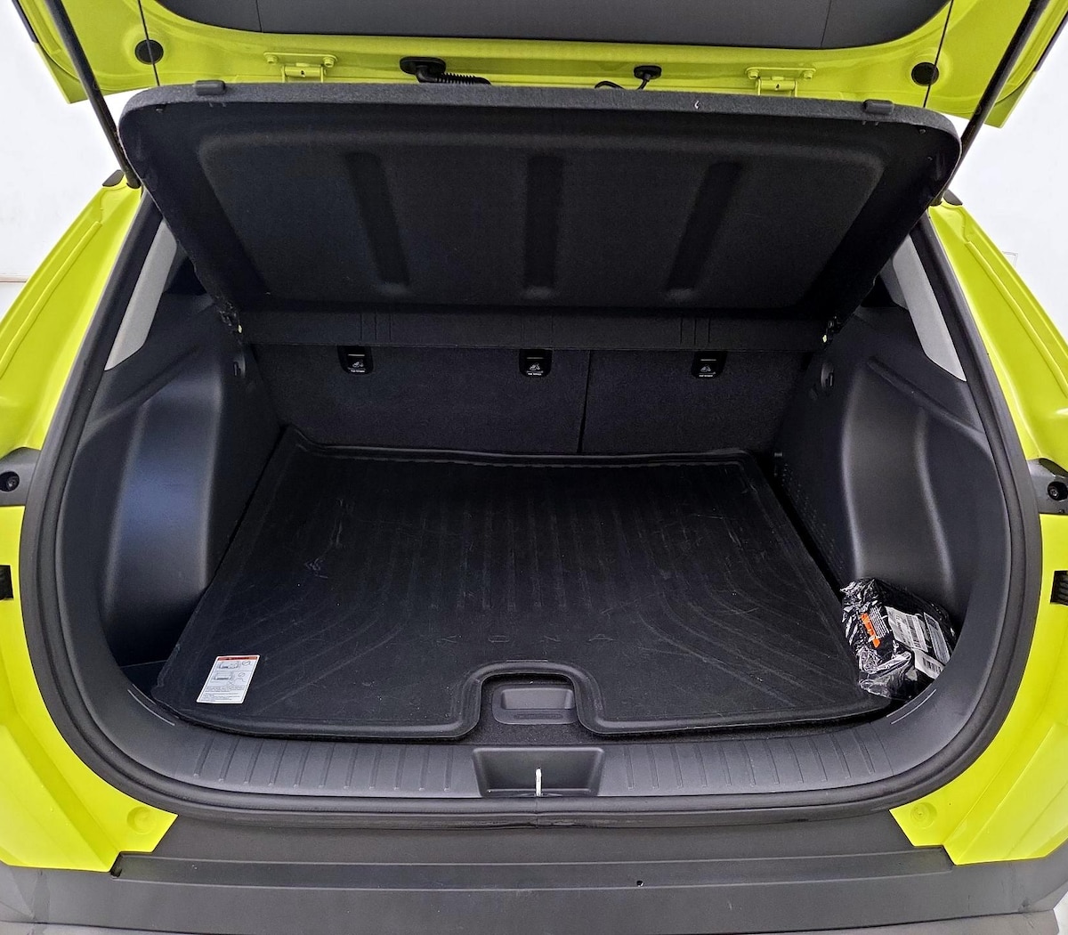 Trunk/Cargo (Seats Up)