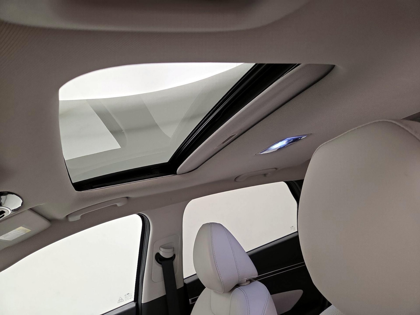 Sunroof(s) & Overhead Airbags