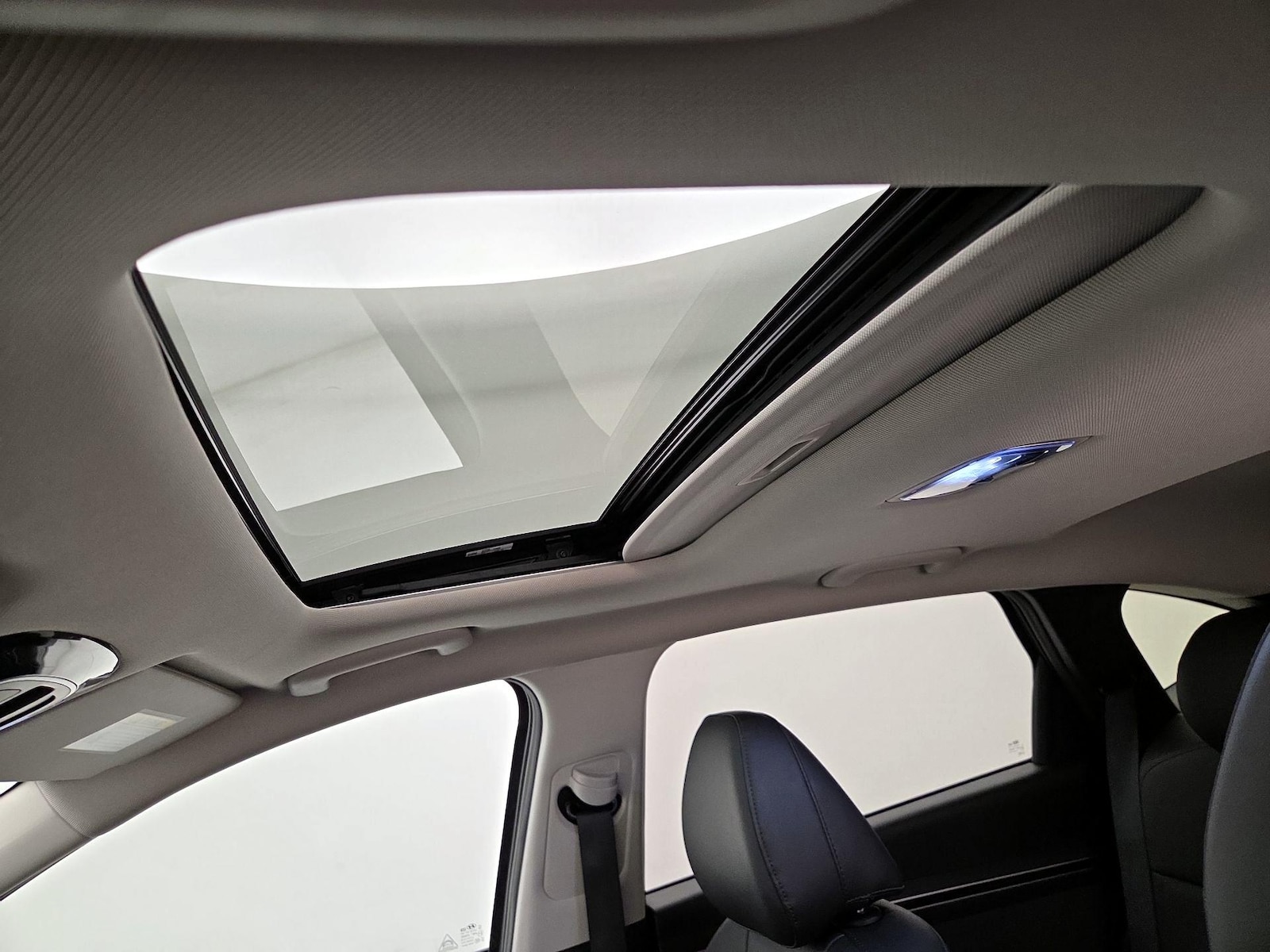 Sunroof(s) & Overhead Airbags