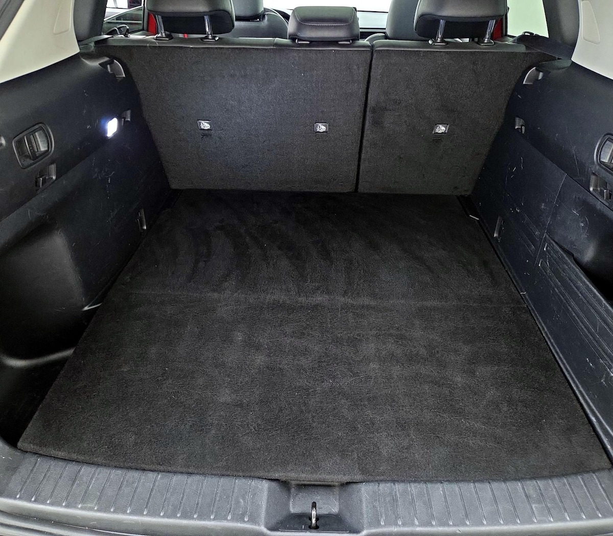 Trunk/Cargo (Seats Up)