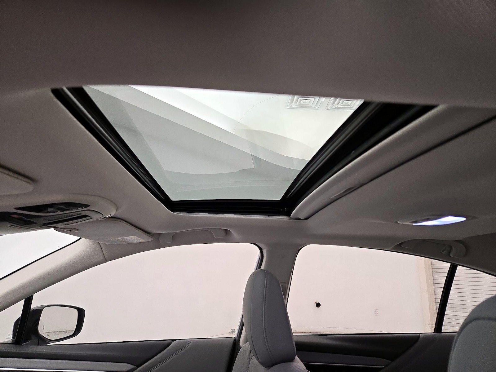 Sunroof(s) & Overhead Airbags