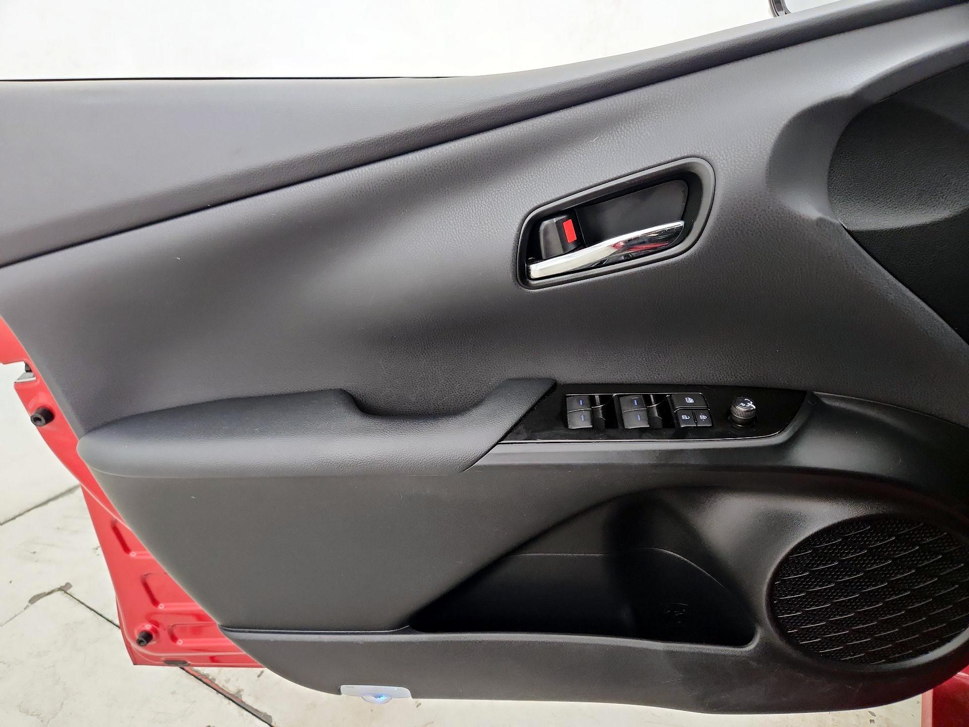 Thumbnail: 2020 Toyota Prius Prime - 12