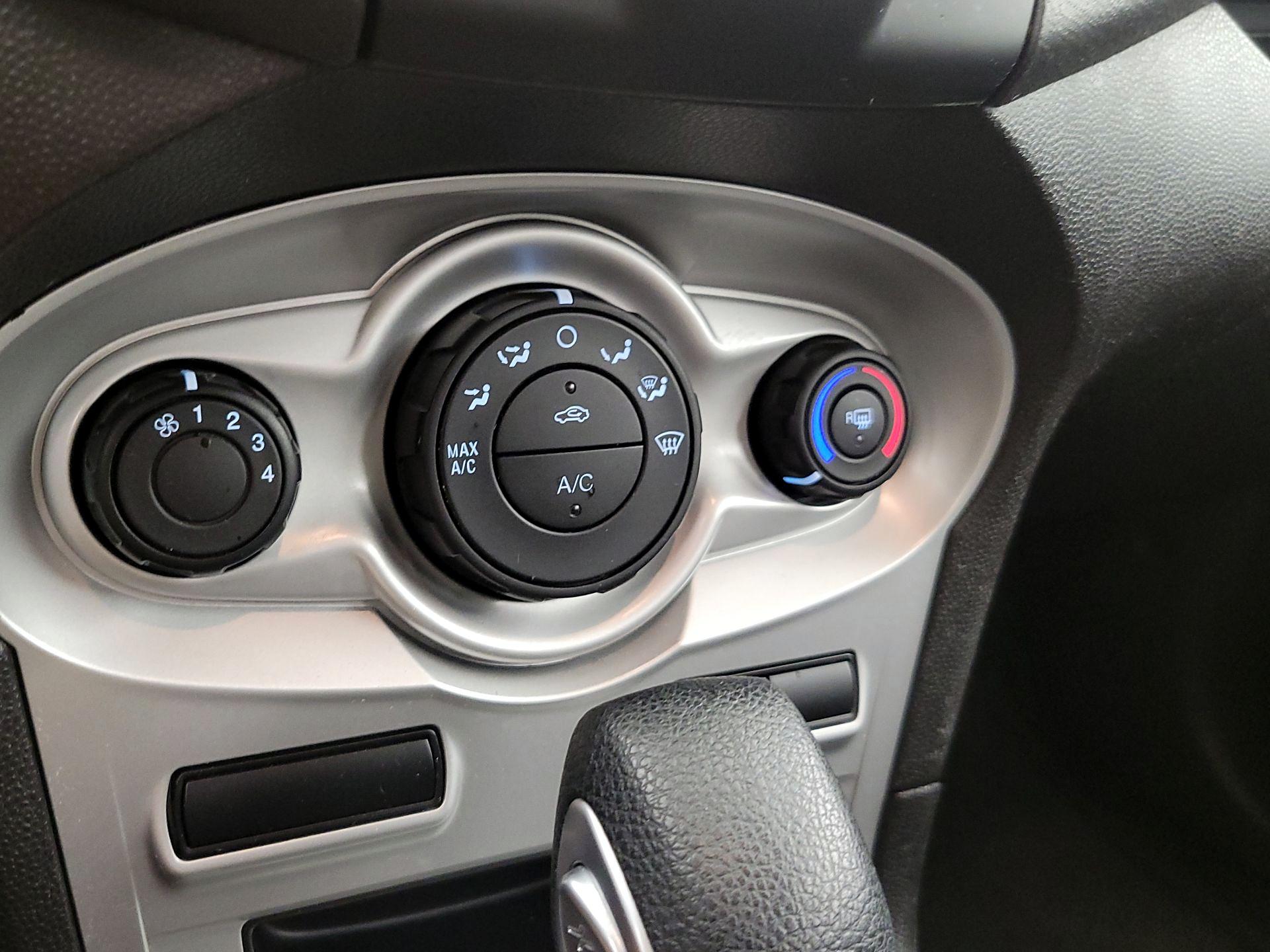 Thumbnail: 2016 Ford Fiesta - 15