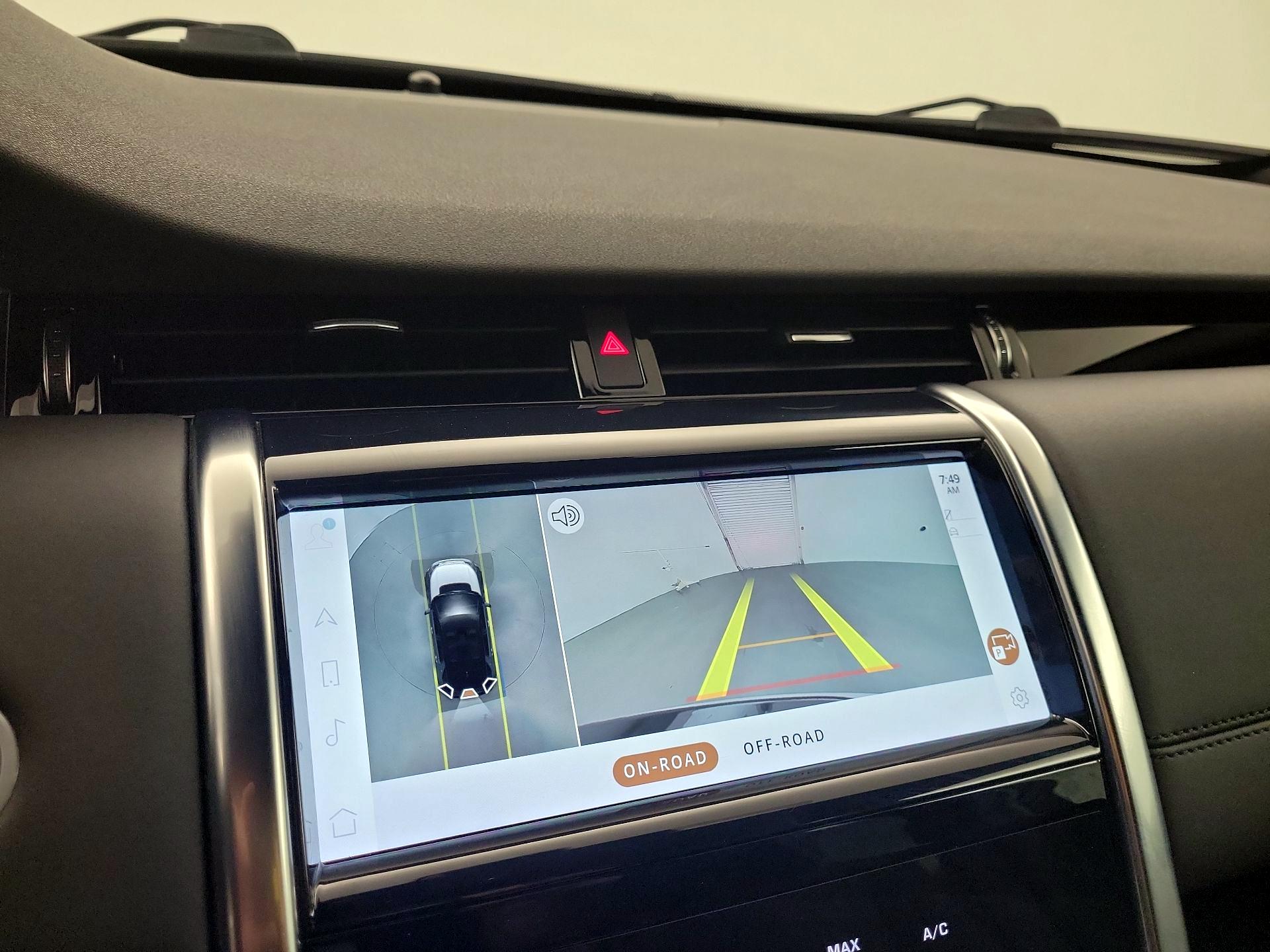 Thumbnail: 2021 Land Rover Discovery Sport - 15