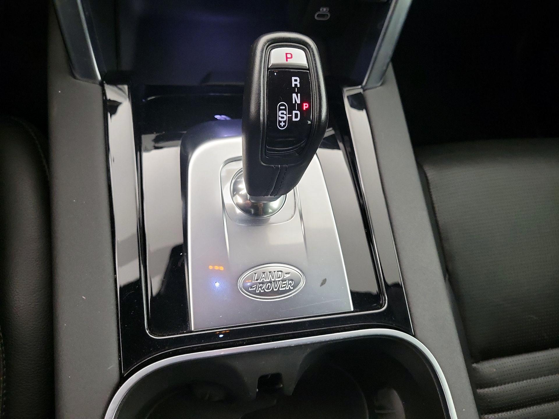 Thumbnail: 2021 Land Rover Discovery Sport - 18