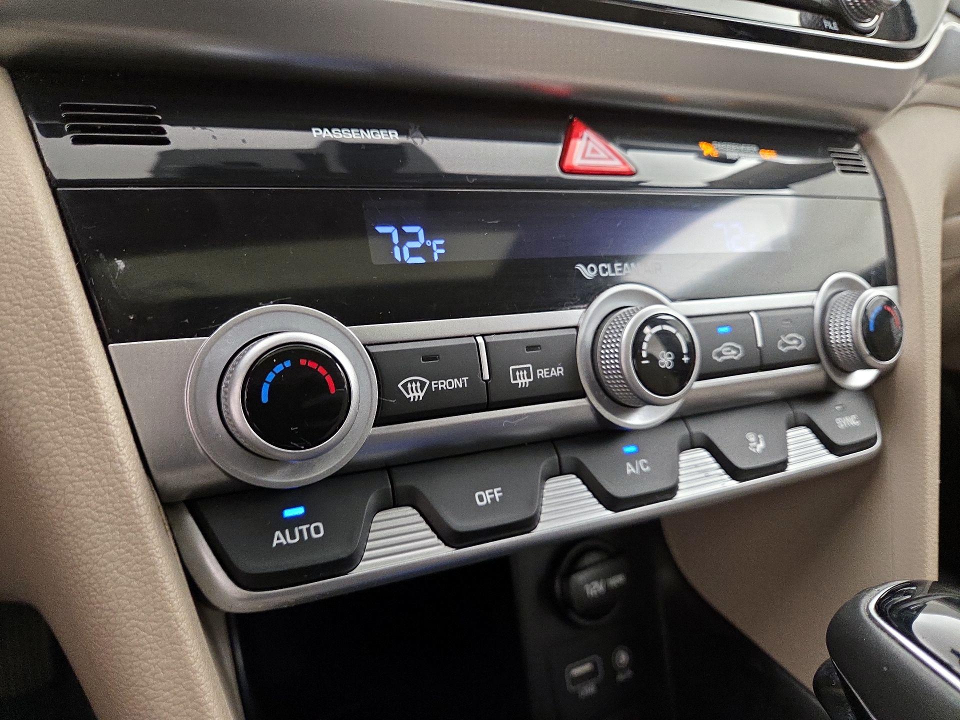 Thumbnail: 2020 Hyundai Elantra - 17