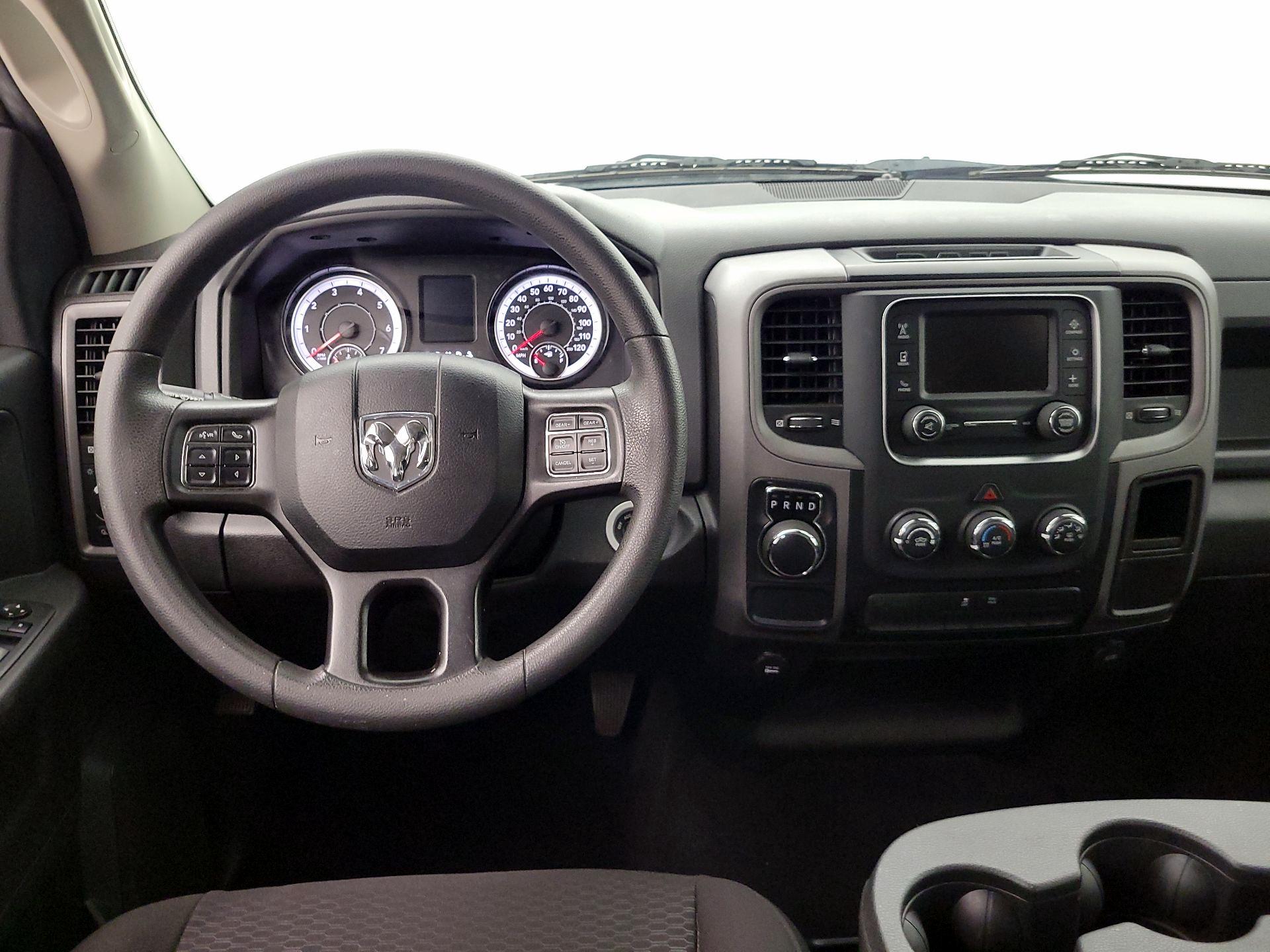 Thumbnail: 2020 RAM 1500 Classic - 10