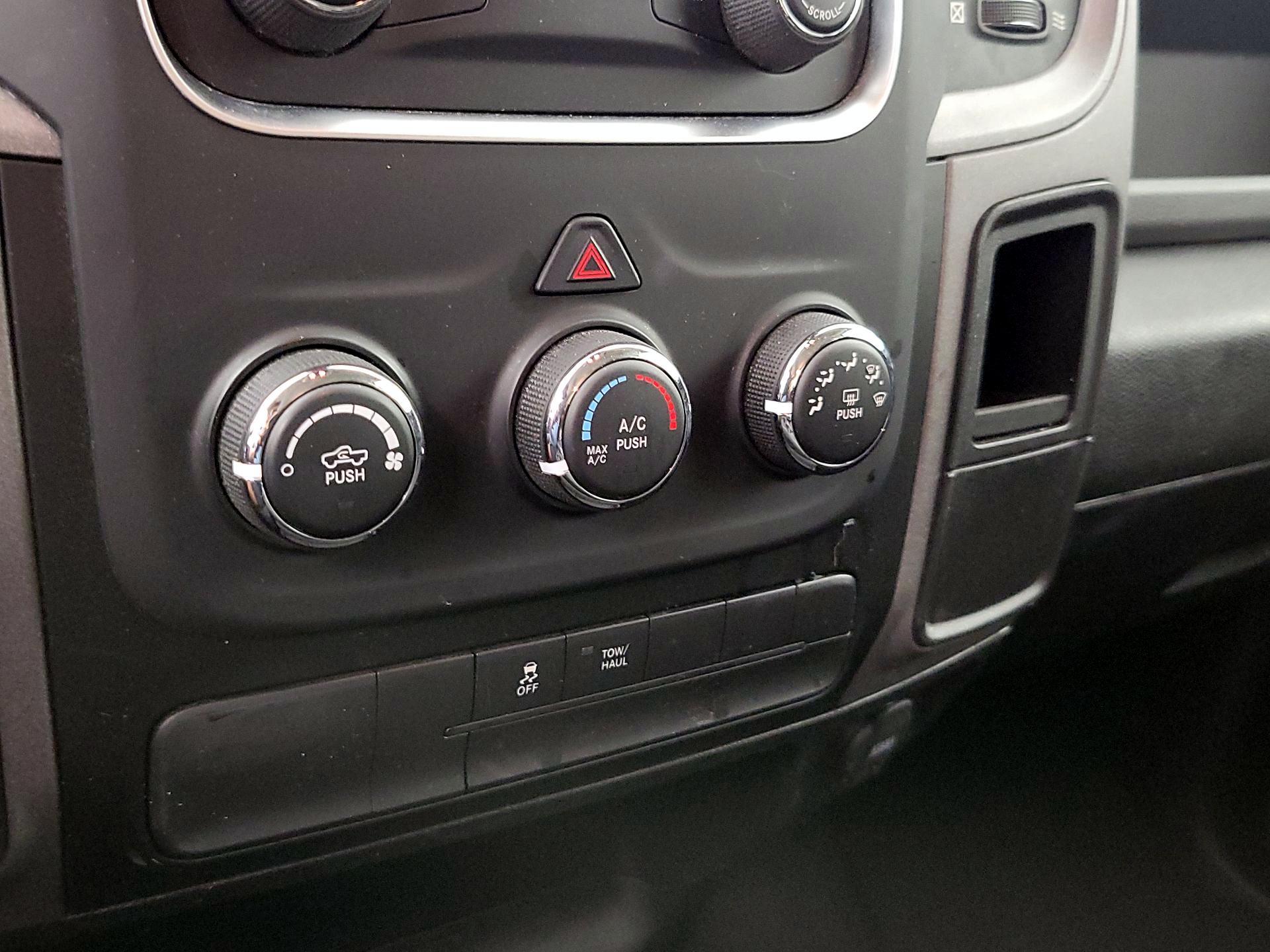Thumbnail: 2020 RAM 1500 Classic - 16