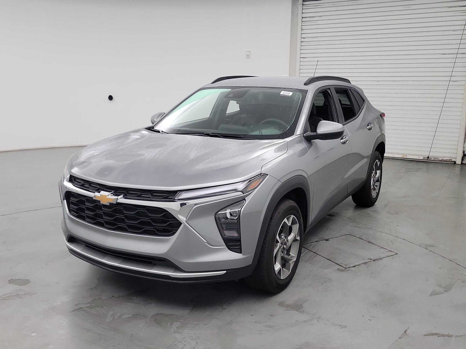 Thumbnail: 2025 Chevrolet Trax - 3