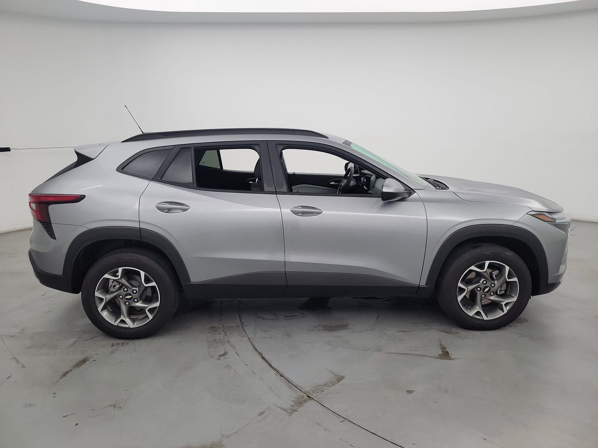 Thumbnail: 2025 Chevrolet Trax - 4
