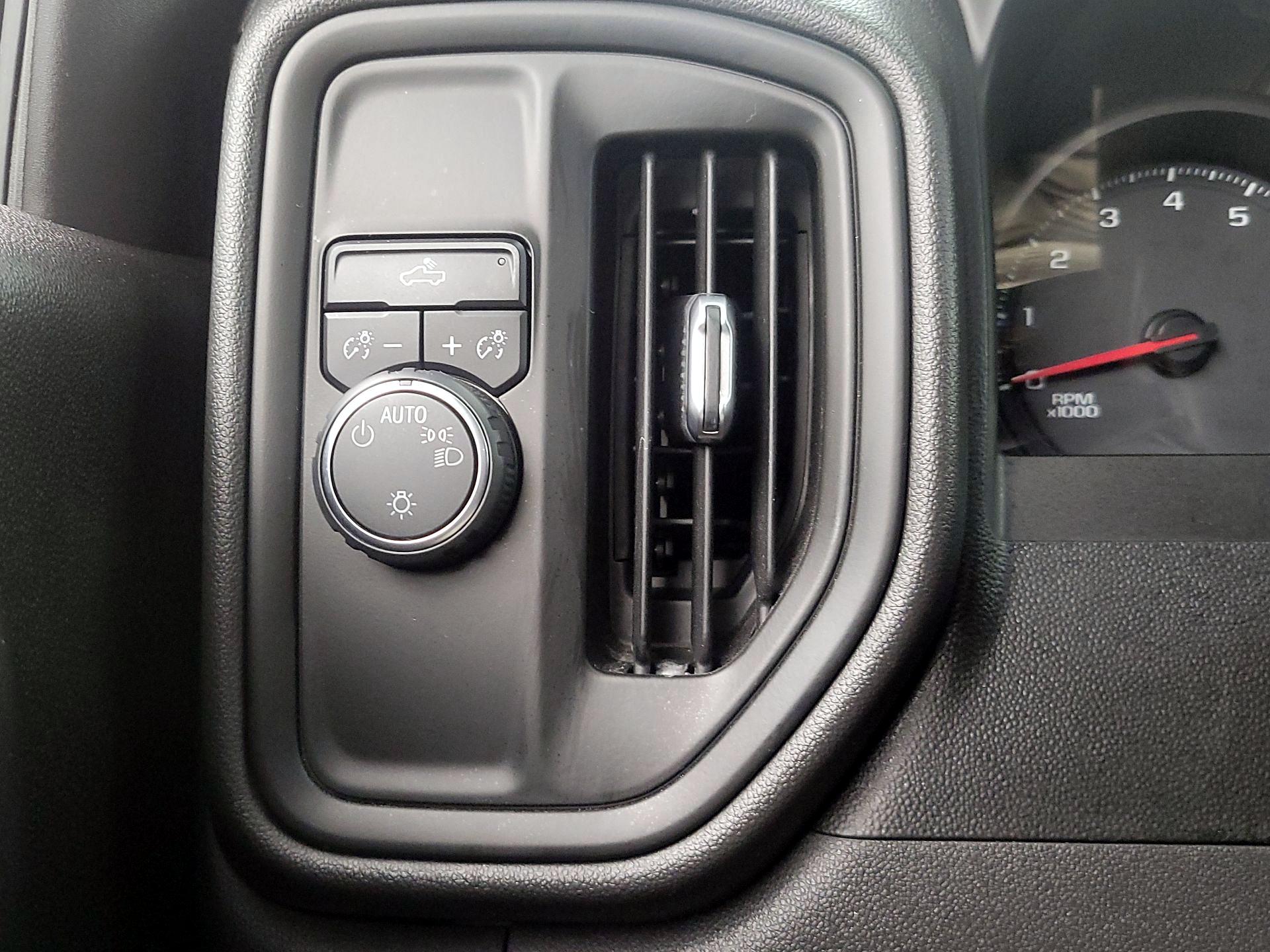 Thumbnail: 2019 Chevrolet Silverado 1500 - 13