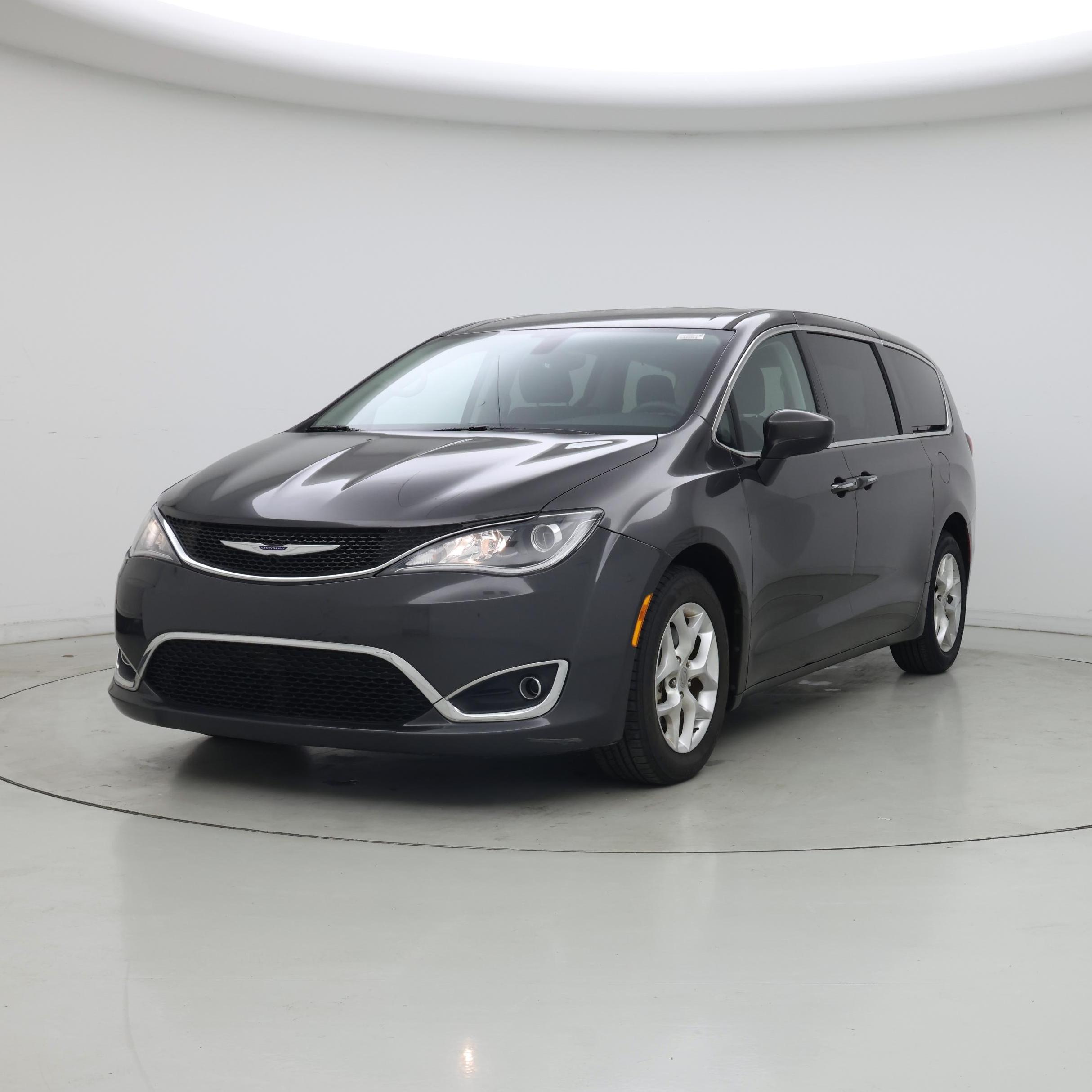 Thumbnail: 2017 Chrysler Pacifica - 4