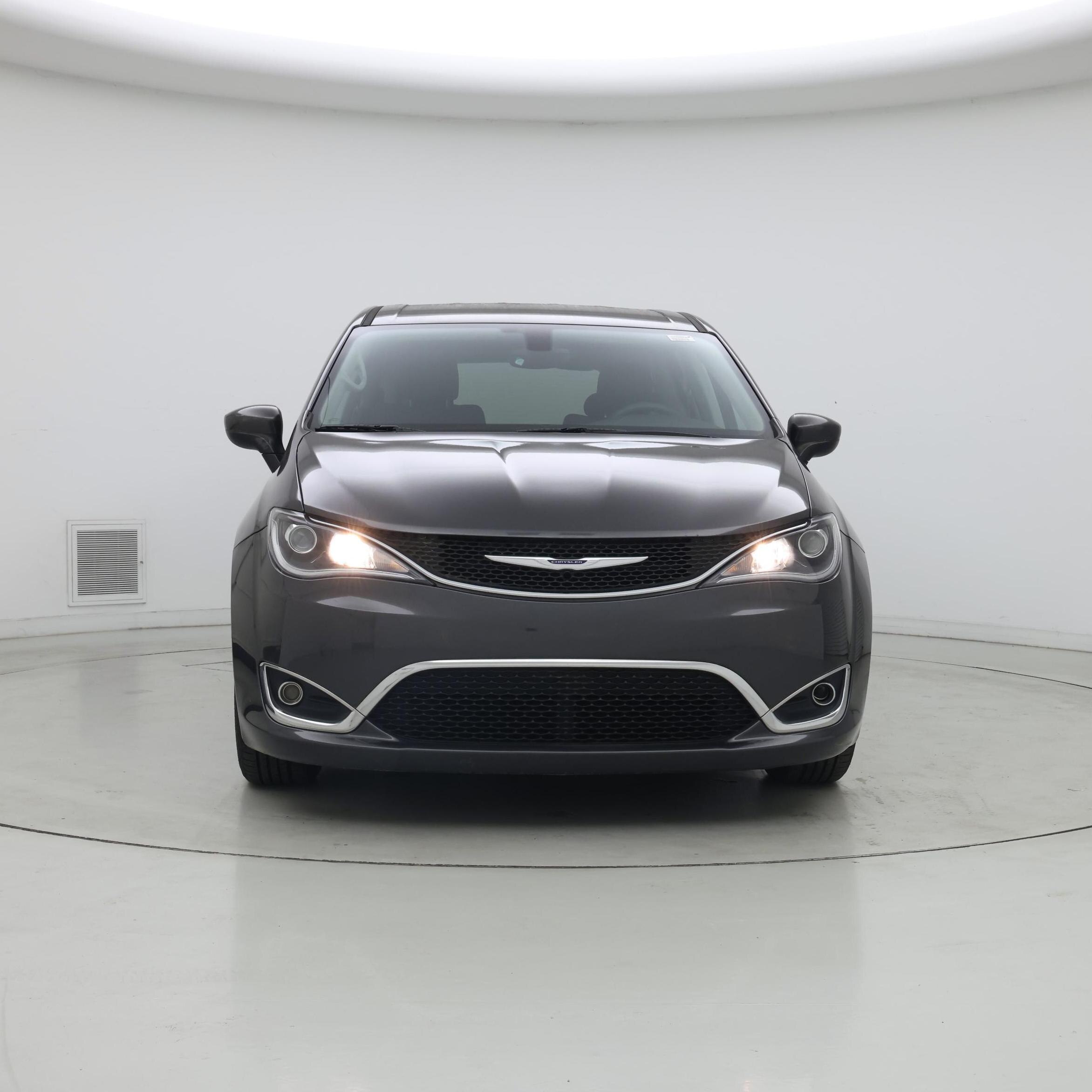 Thumbnail: 2017 Chrysler Pacifica - 5