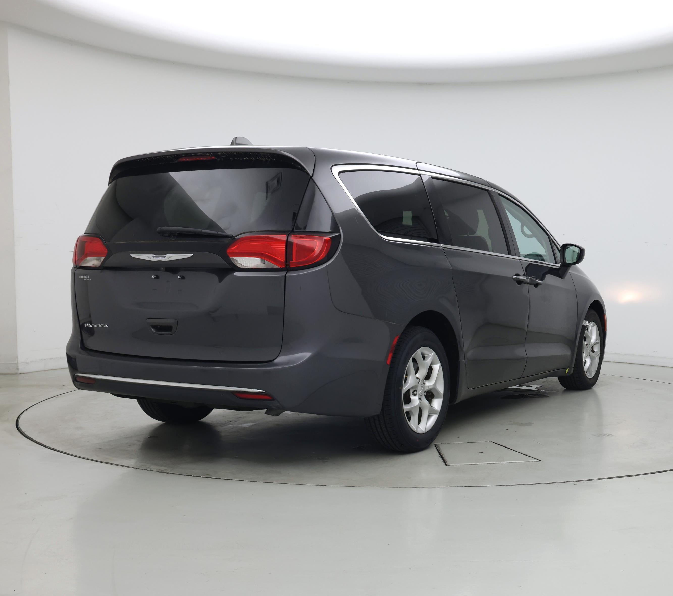 Thumbnail: 2017 Chrysler Pacifica - 8