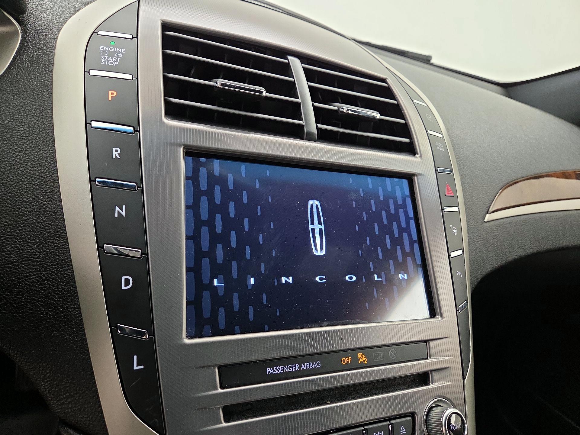 Thumbnail: 2020 Lincoln MKZ - 18