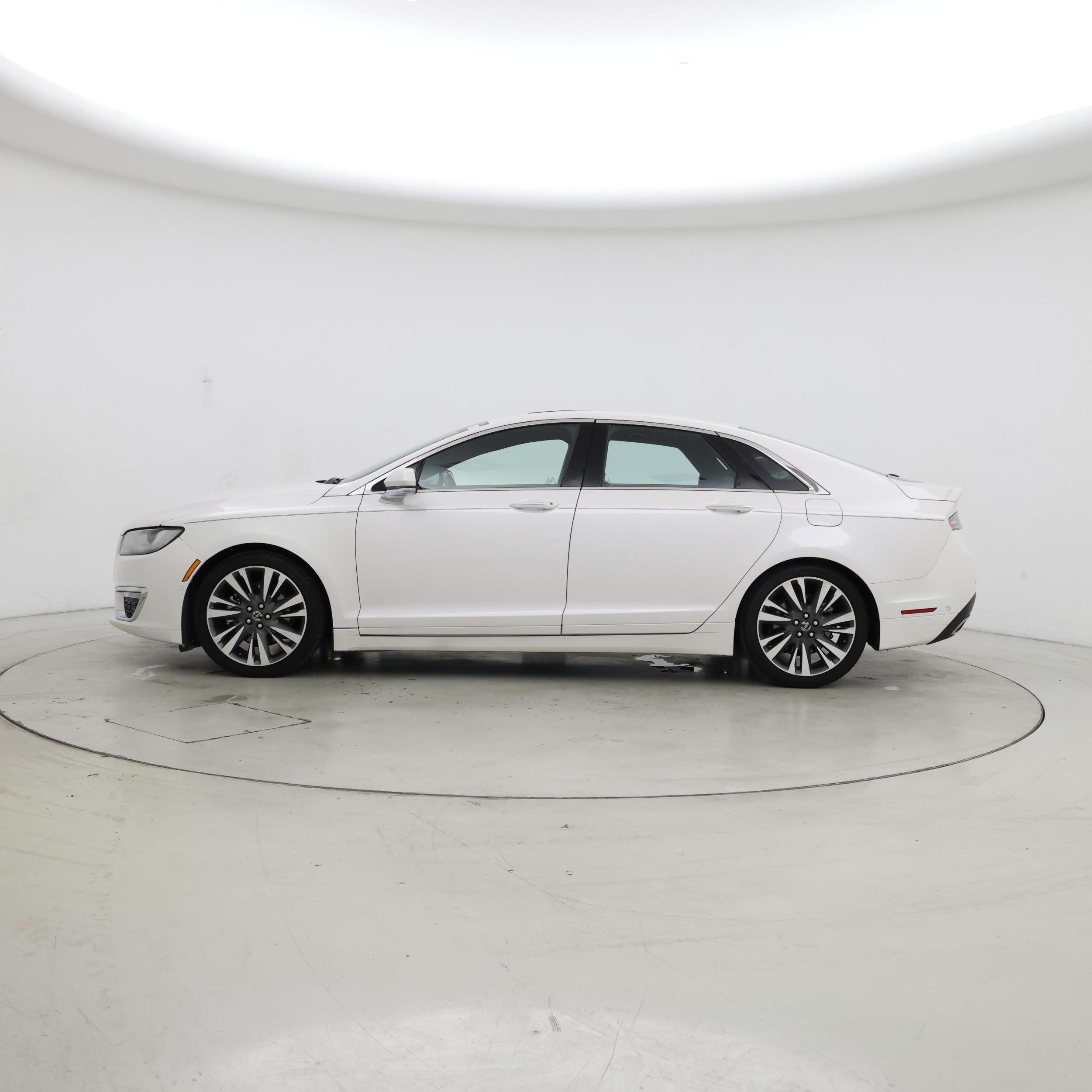 Thumbnail: 2020 Lincoln MKZ - 3