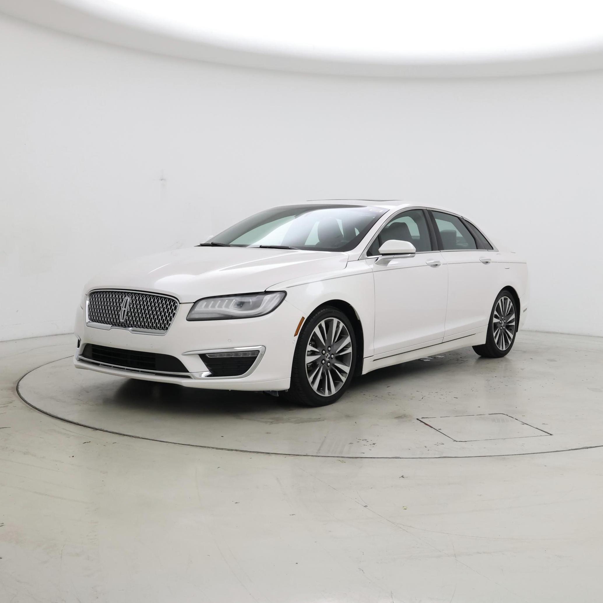 Thumbnail: 2020 Lincoln MKZ - 4