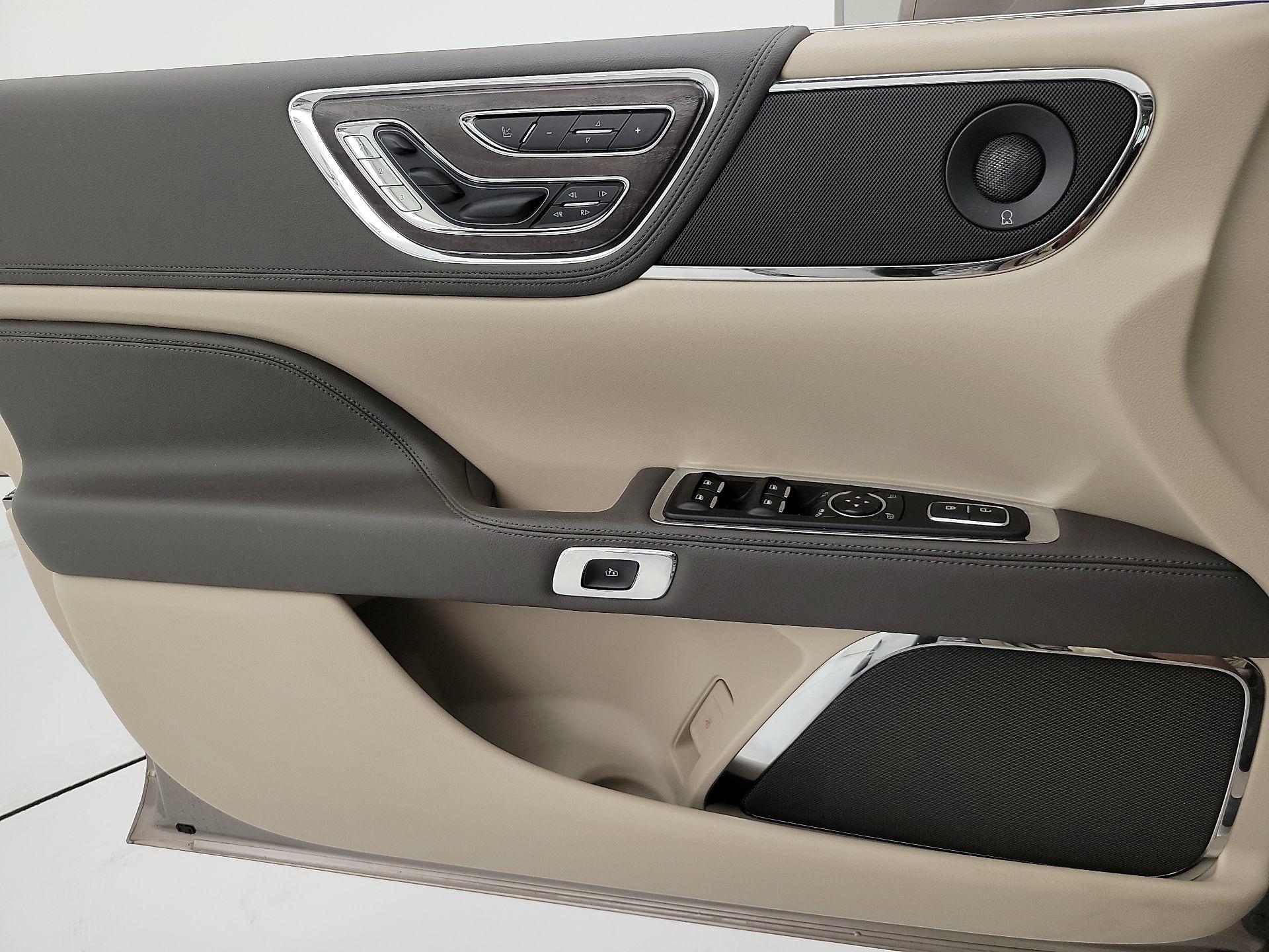 Thumbnail: 2019 Lincoln Continental - 12