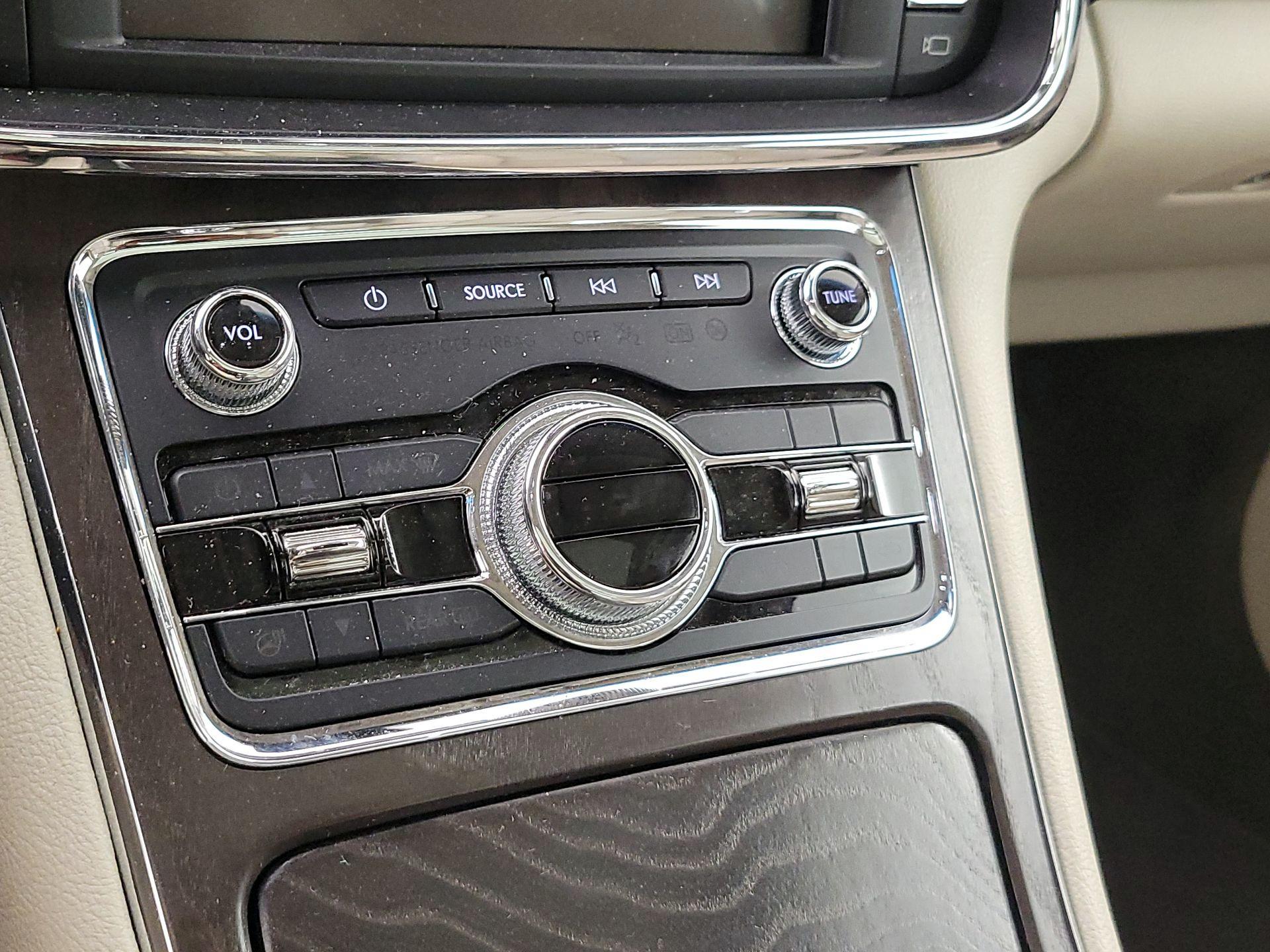 Thumbnail: 2019 Lincoln Continental - 17