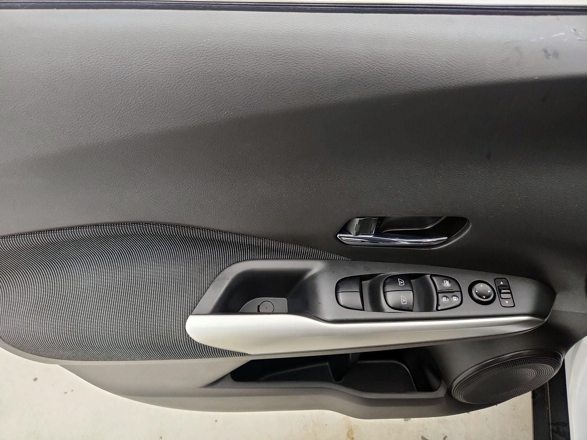 Thumbnail: 2020 Nissan Kicks - 12