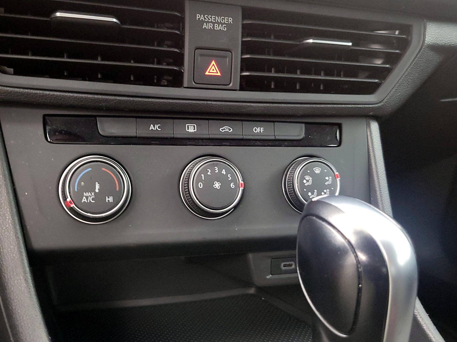 Thumbnail: 2021 Volkswagen Jetta - 16