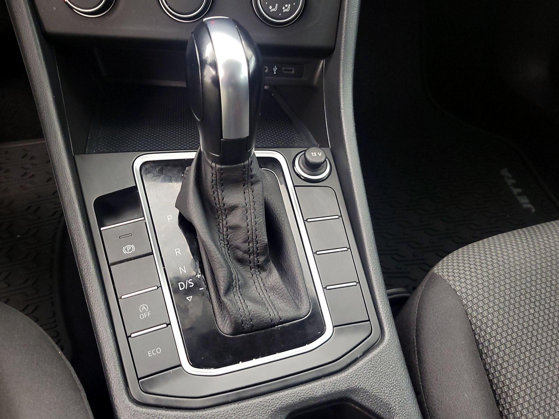 Thumbnail: 2021 Volkswagen Jetta - 17