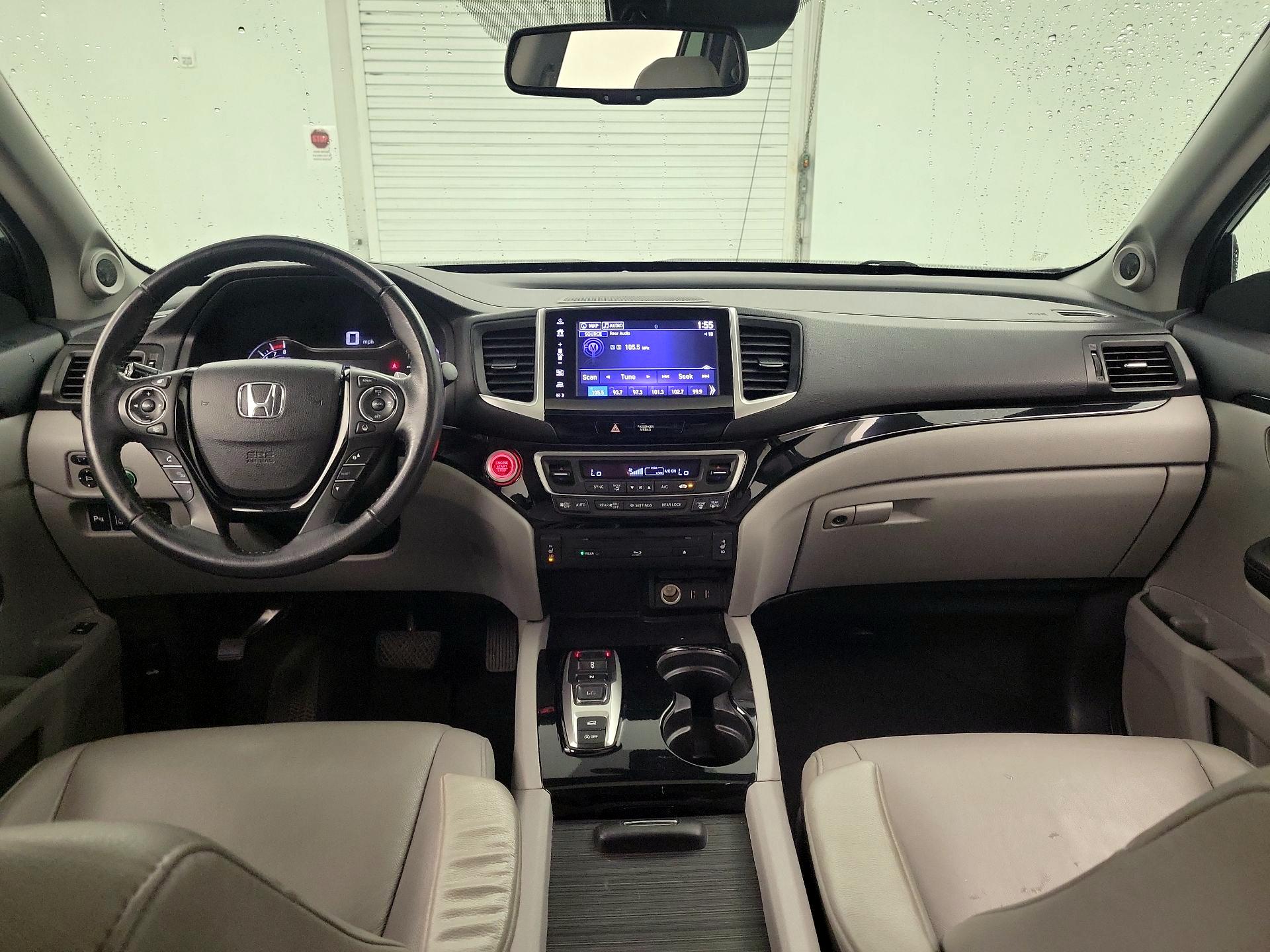 Thumbnail: 2017 Honda Pilot - 9