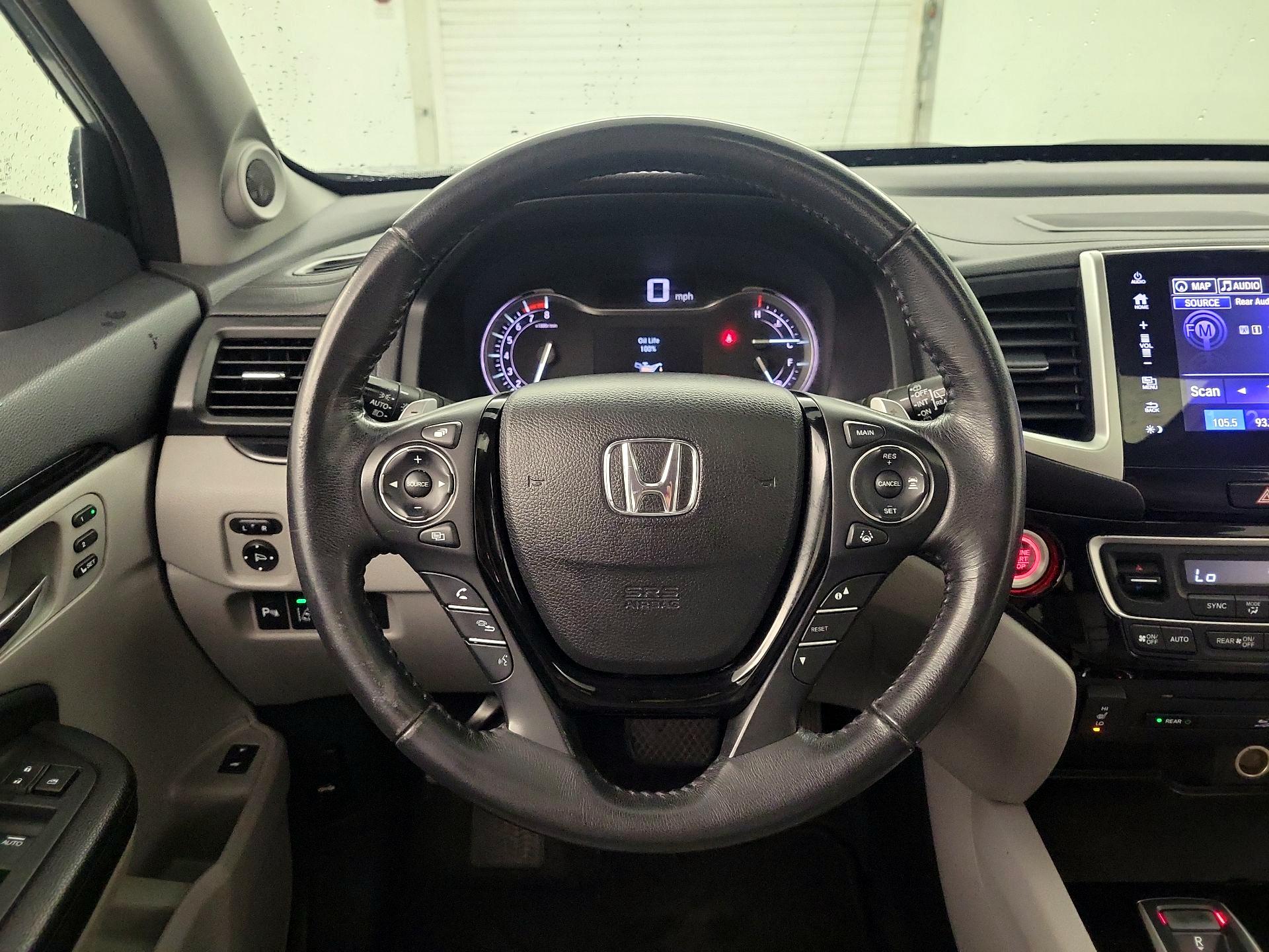 Thumbnail: 2017 Honda Pilot - 10