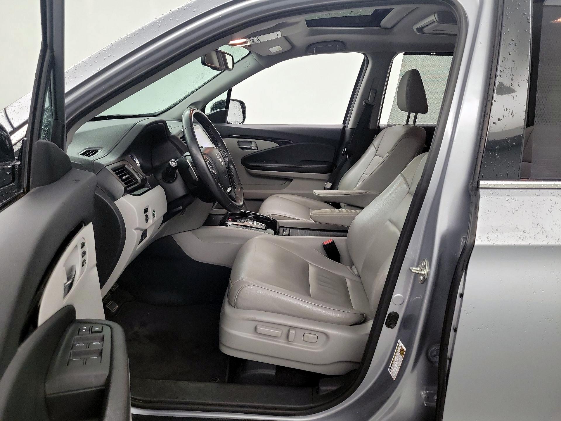 Thumbnail: 2017 Honda Pilot - 11