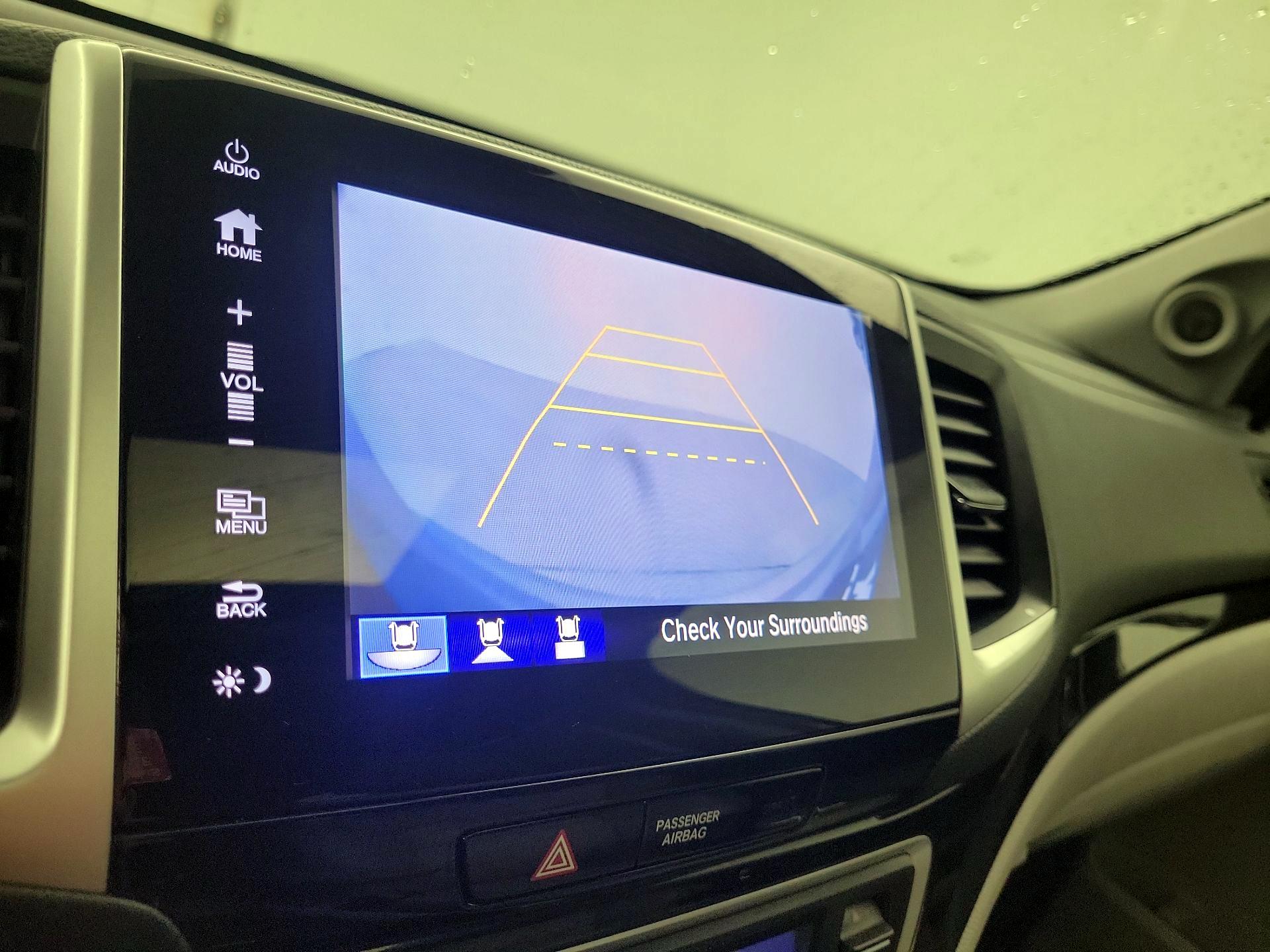 Thumbnail: 2017 Honda Pilot - 14