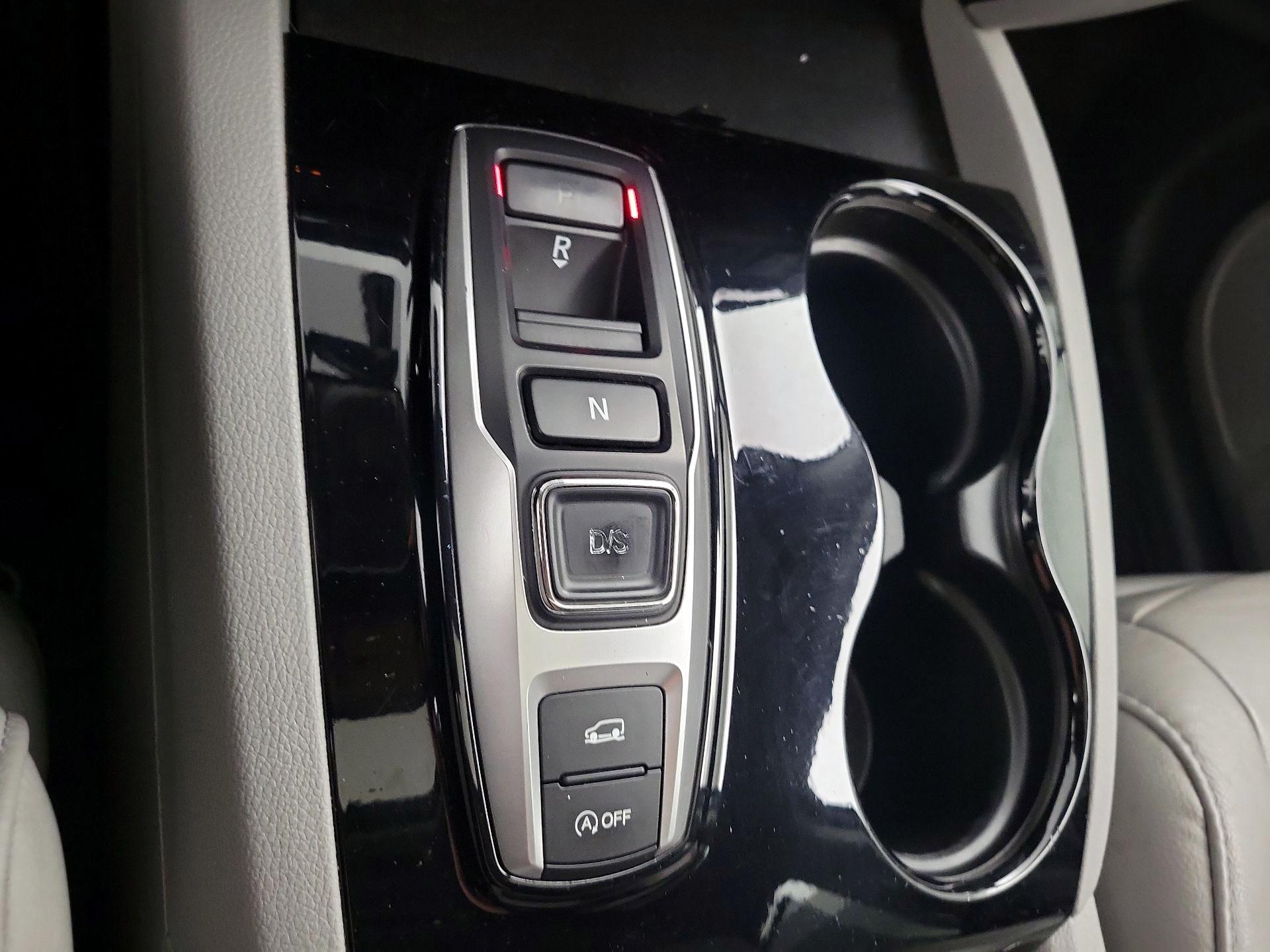 Thumbnail: 2017 Honda Pilot - 17
