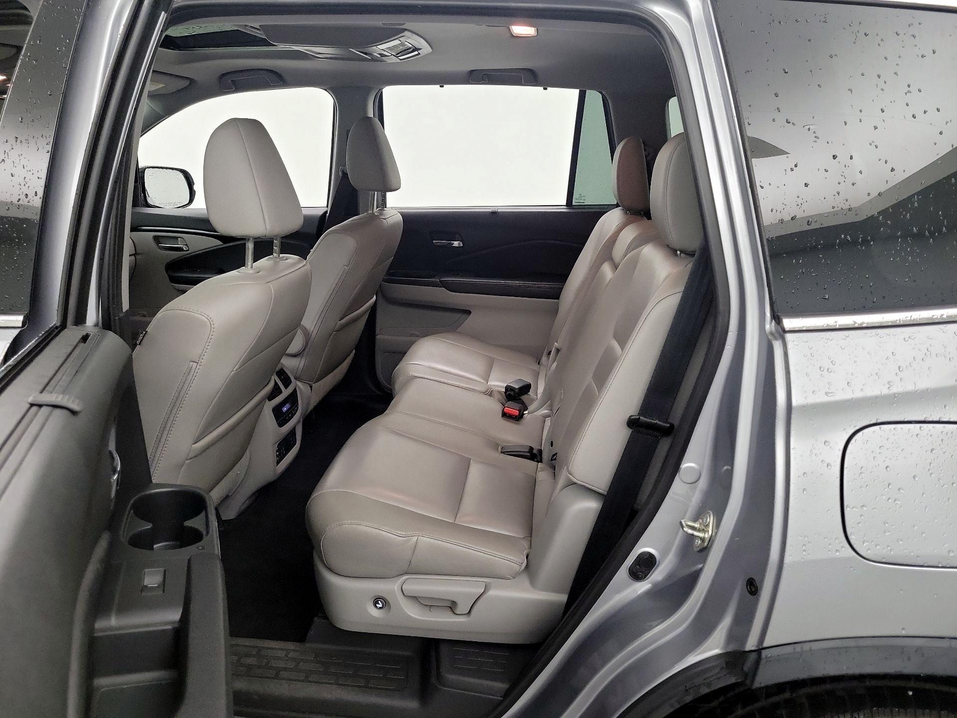 Thumbnail: 2017 Honda Pilot - 20