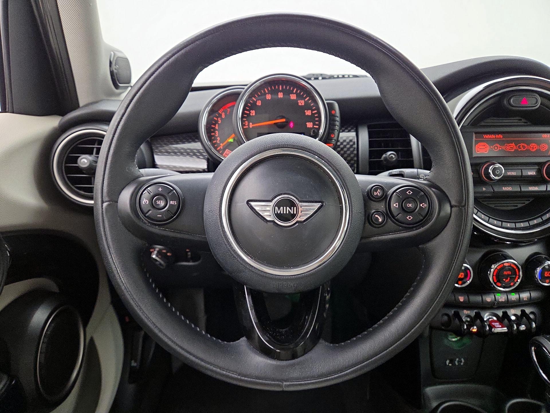 Thumbnail: 2015 MINI Cooper Hardtop - 10