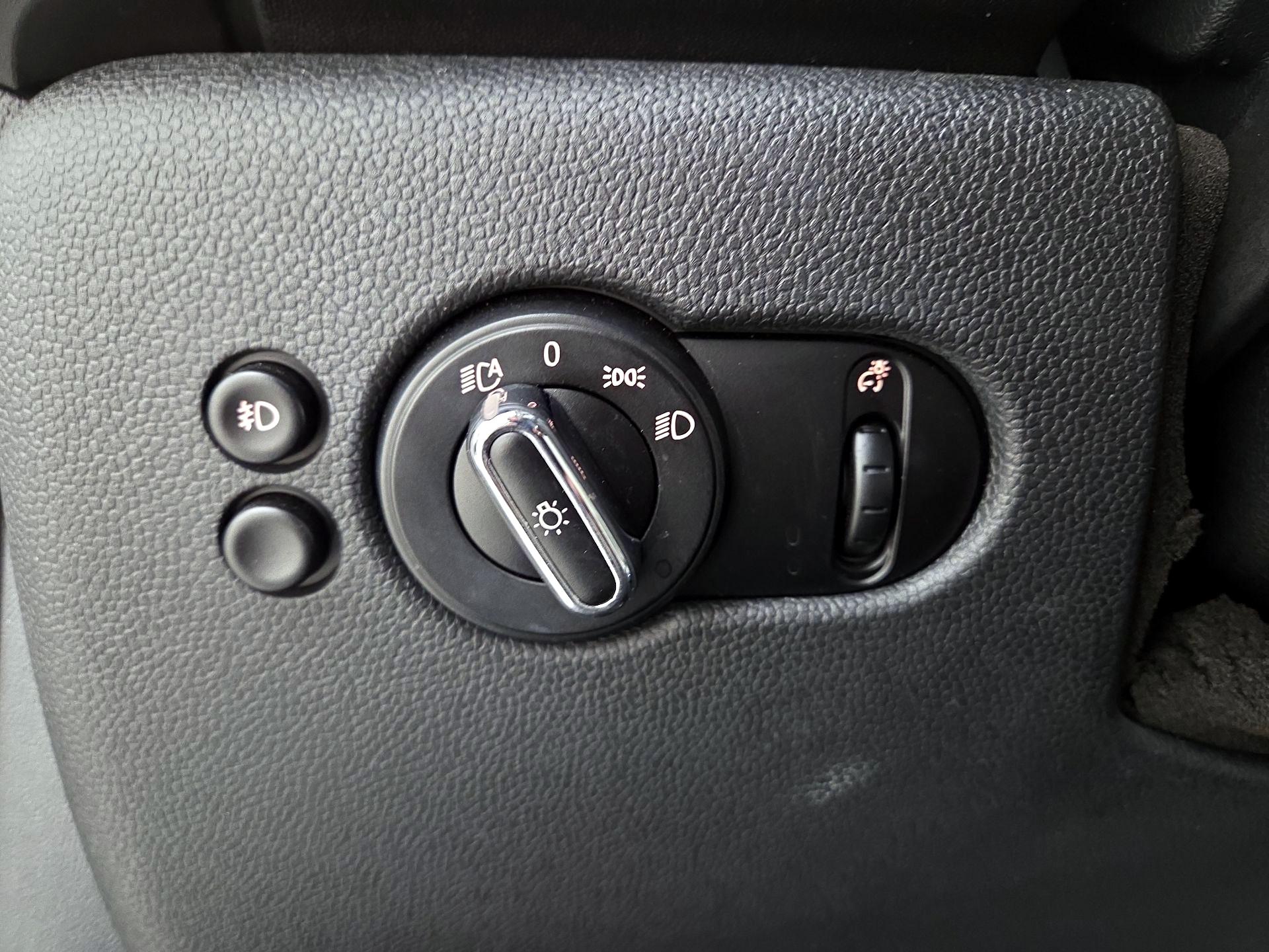 Thumbnail: 2015 MINI Cooper Hardtop - 13