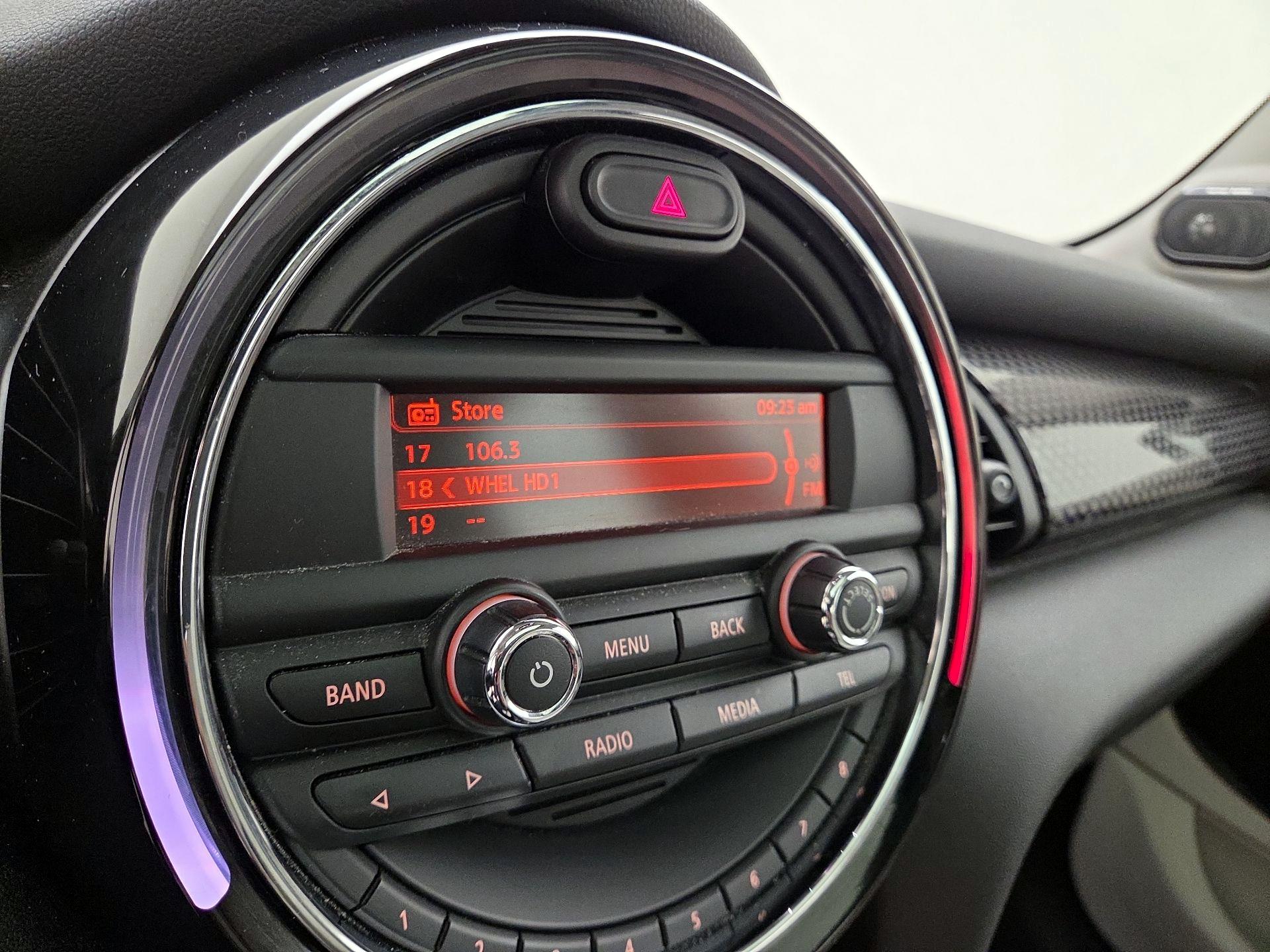 Thumbnail: 2015 MINI Cooper Hardtop - 14
