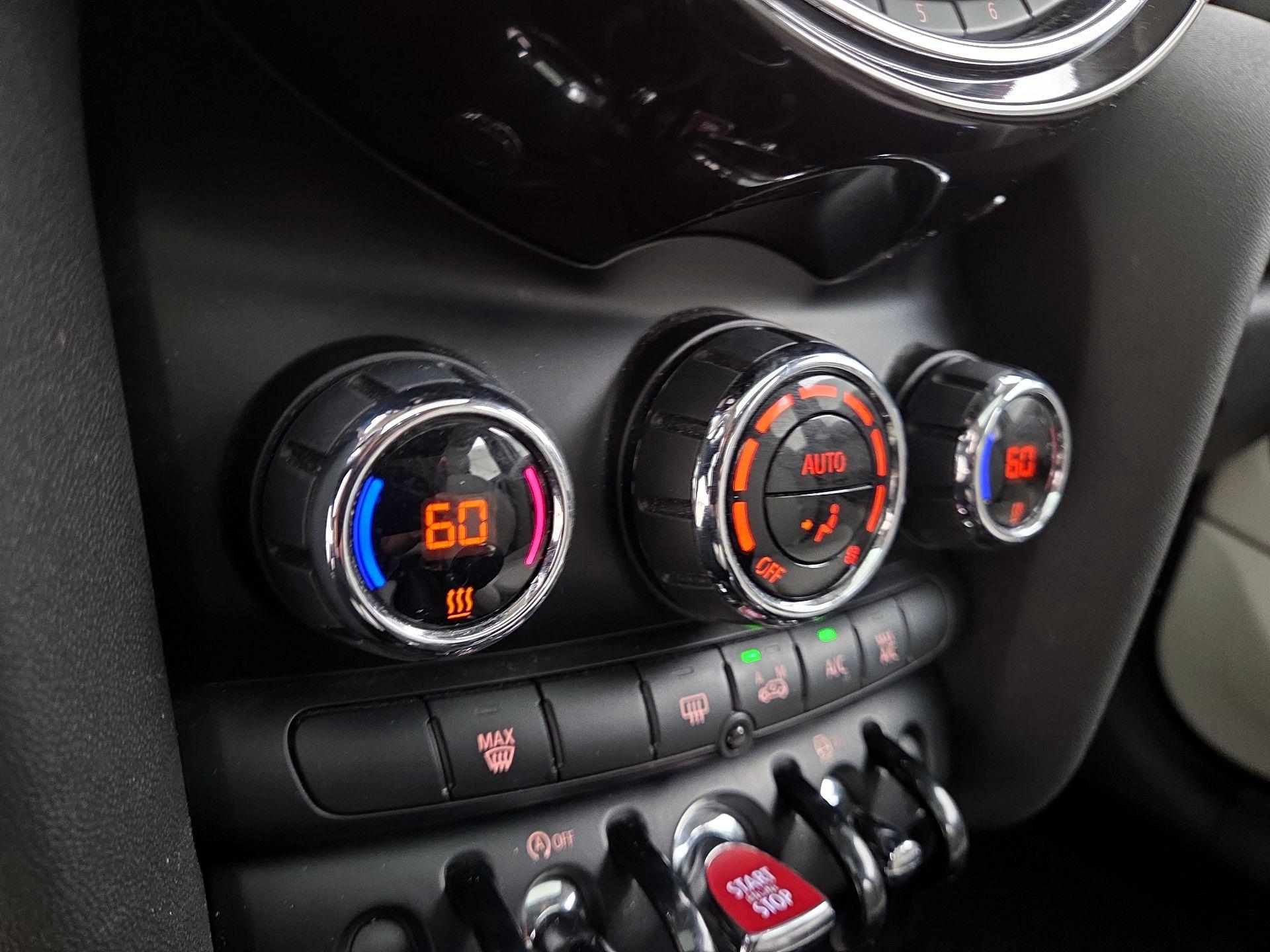 Thumbnail: 2015 MINI Cooper Hardtop - 15