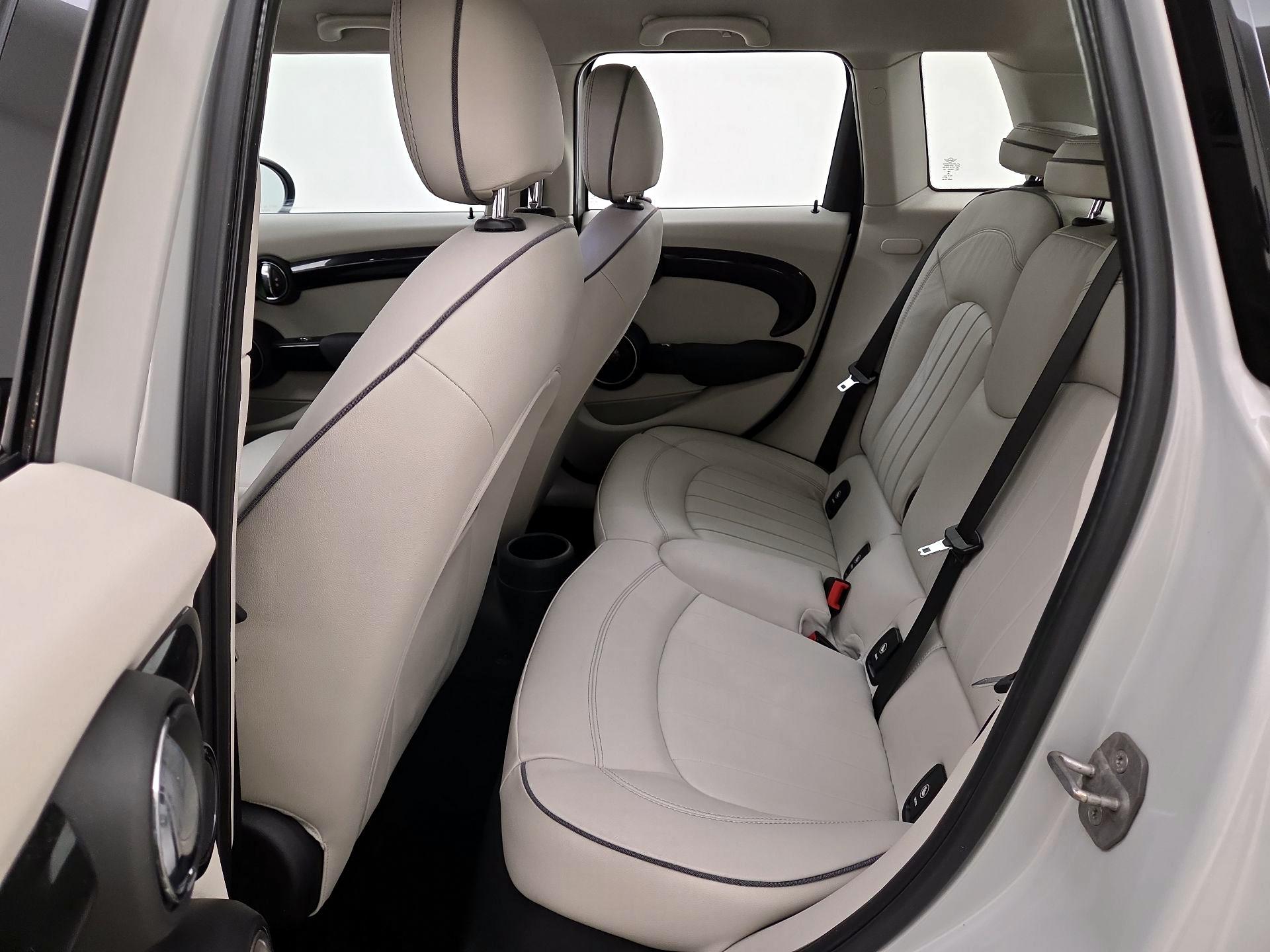 Thumbnail: 2015 MINI Cooper Hardtop - 19