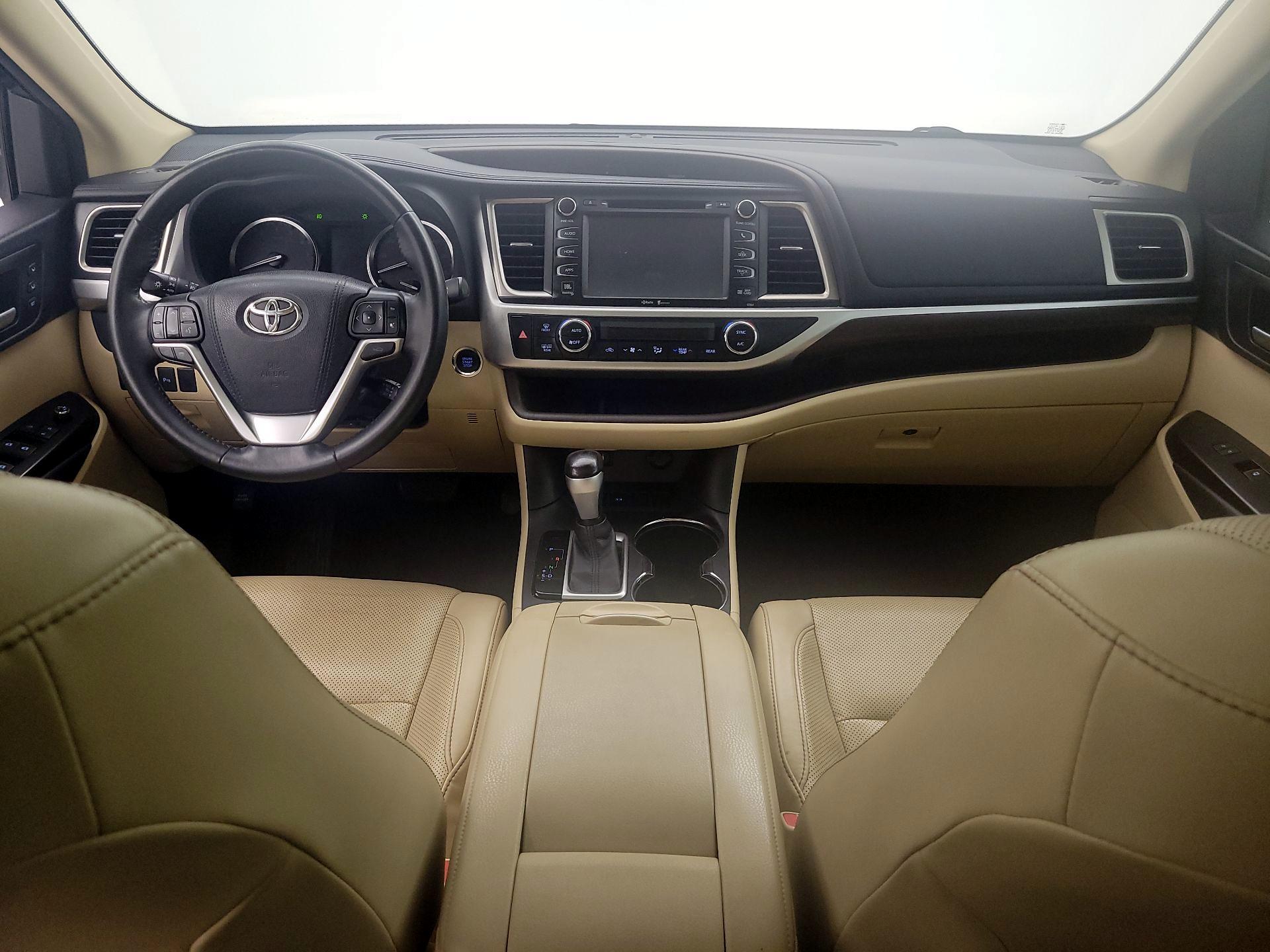 Thumbnail: 2015 Toyota Highlander - 9