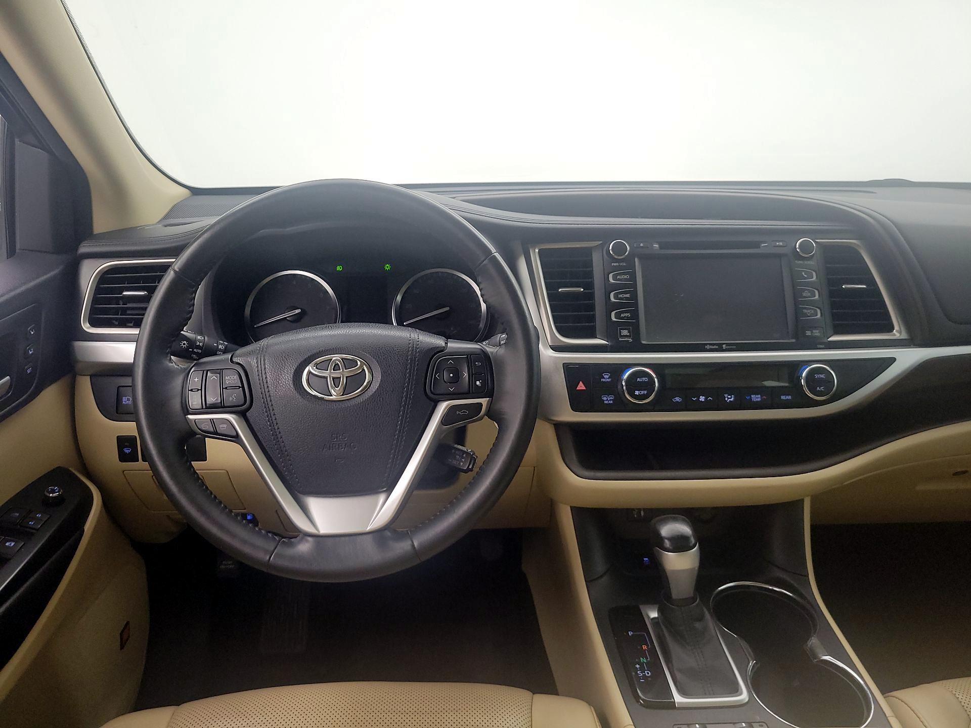 Thumbnail: 2015 Toyota Highlander - 10