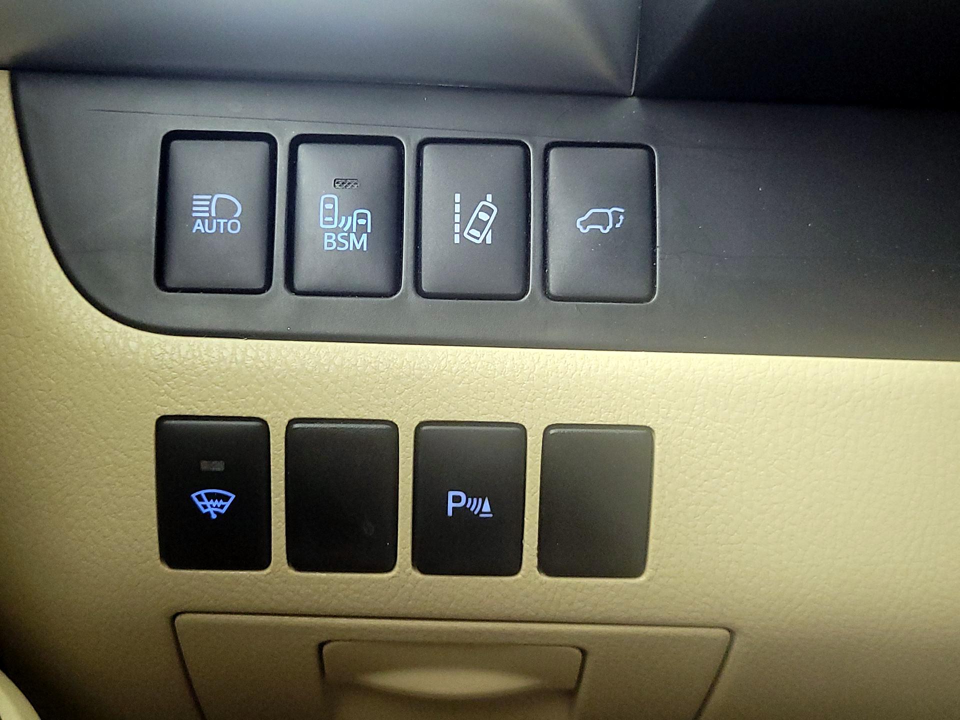 Thumbnail: 2015 Toyota Highlander - 13