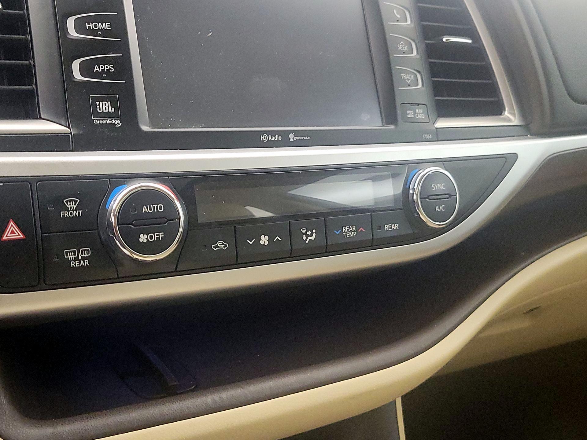 Thumbnail: 2015 Toyota Highlander - 17