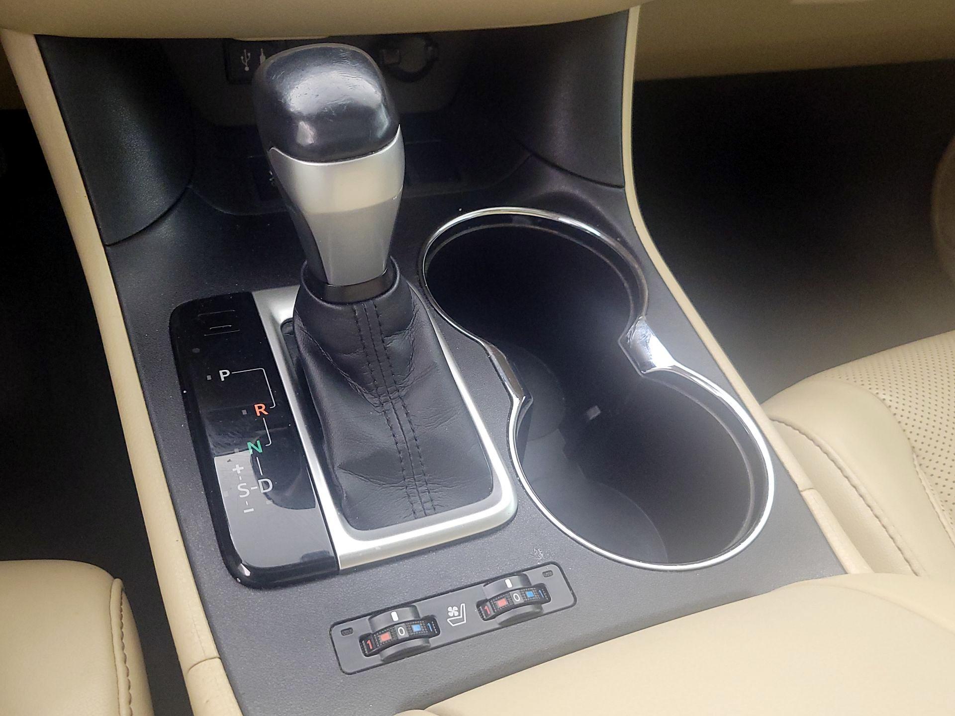 Thumbnail: 2015 Toyota Highlander - 18