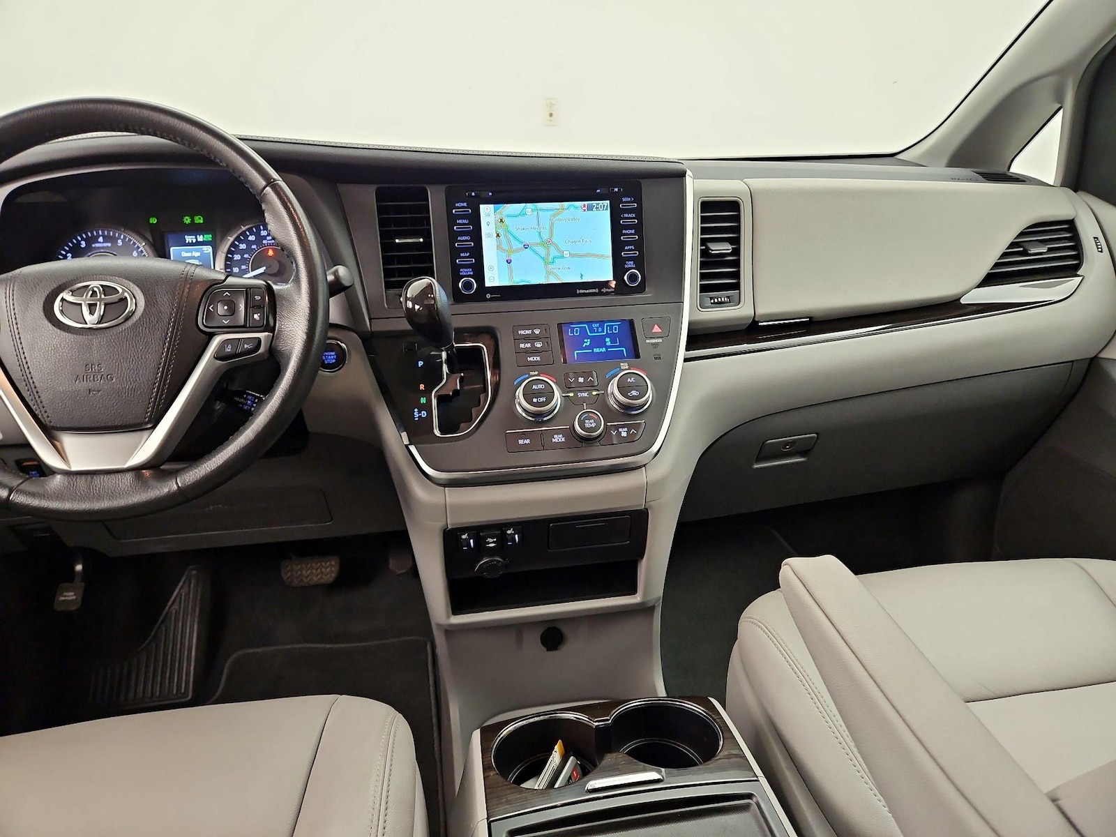 2019 Toyota Sienna XLE - Photo 10