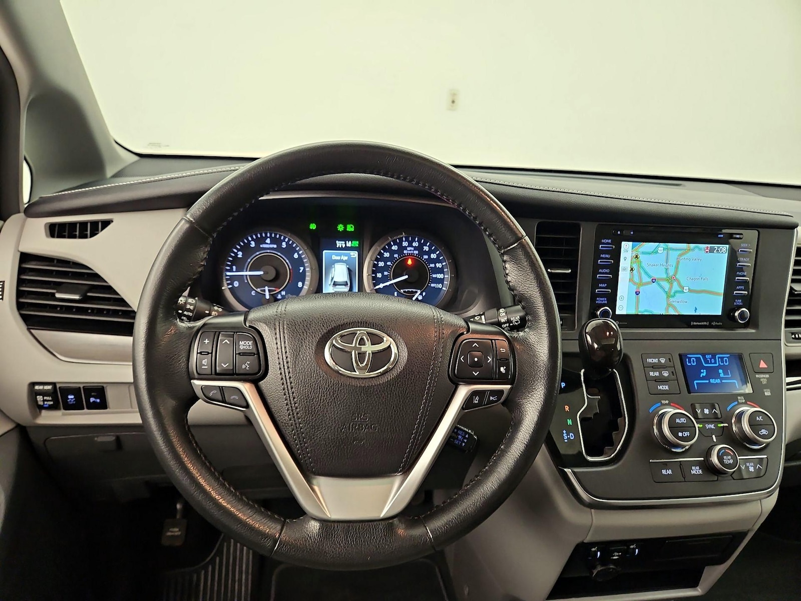 2019 Toyota Sienna XLE - Photo 11