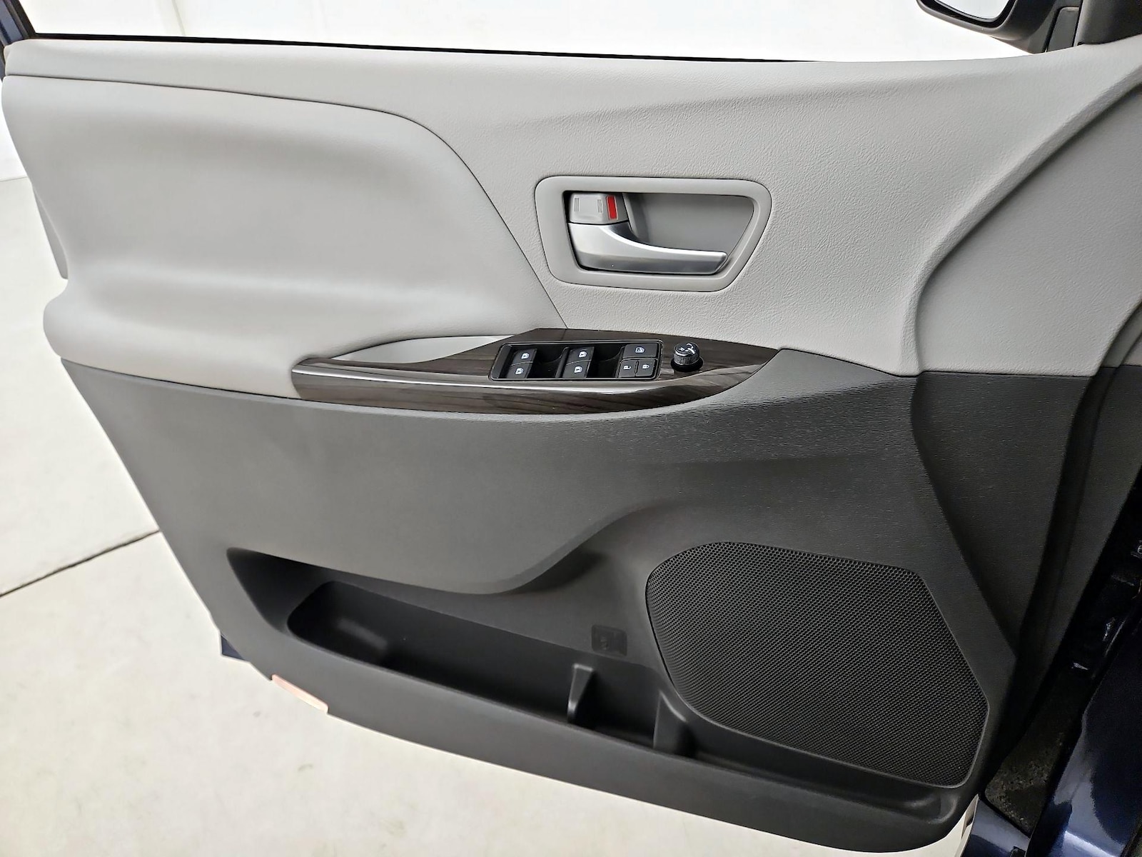 2019 Toyota Sienna XLE - Photo 13