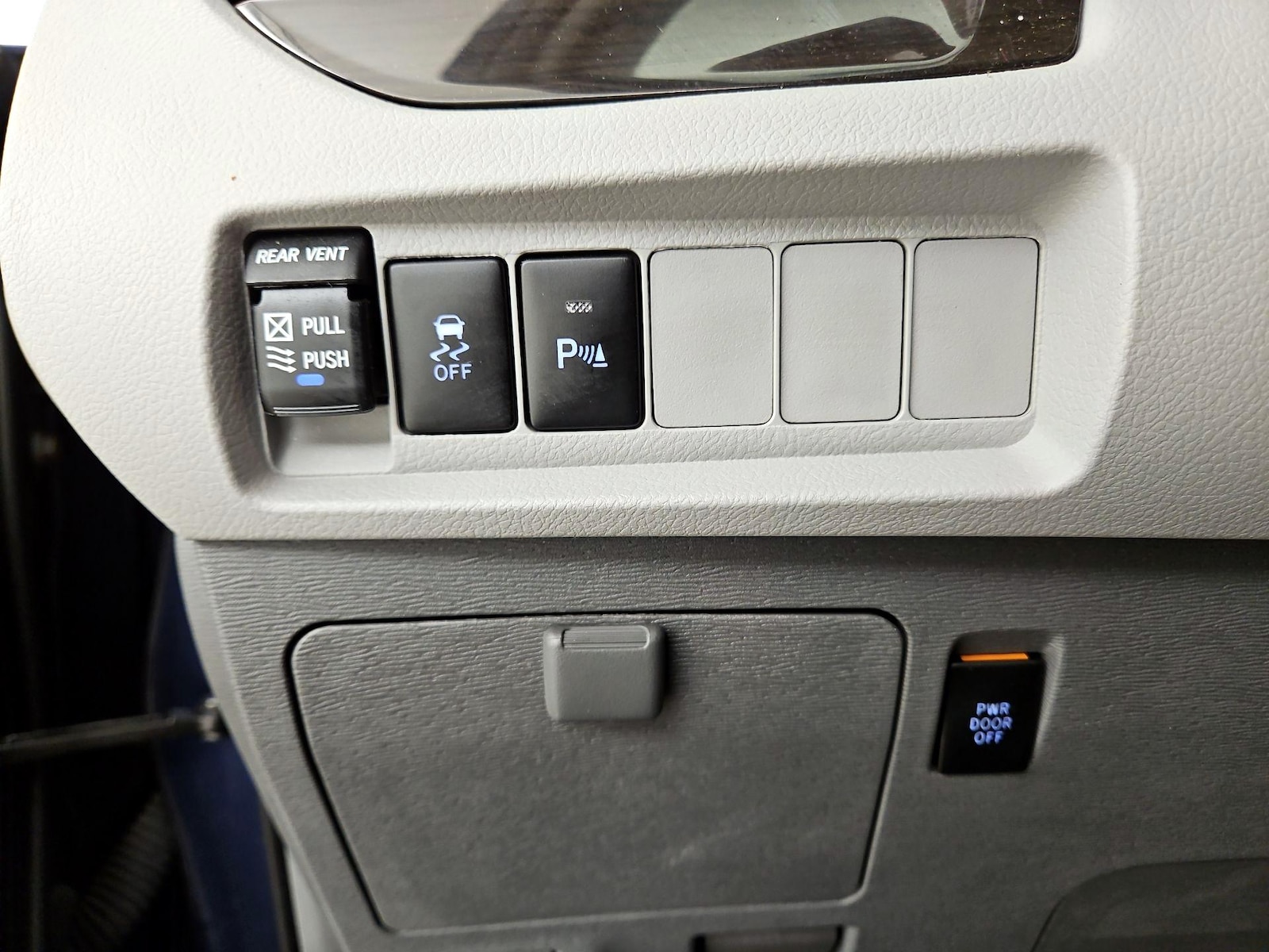 2019 Toyota Sienna XLE - Photo 14